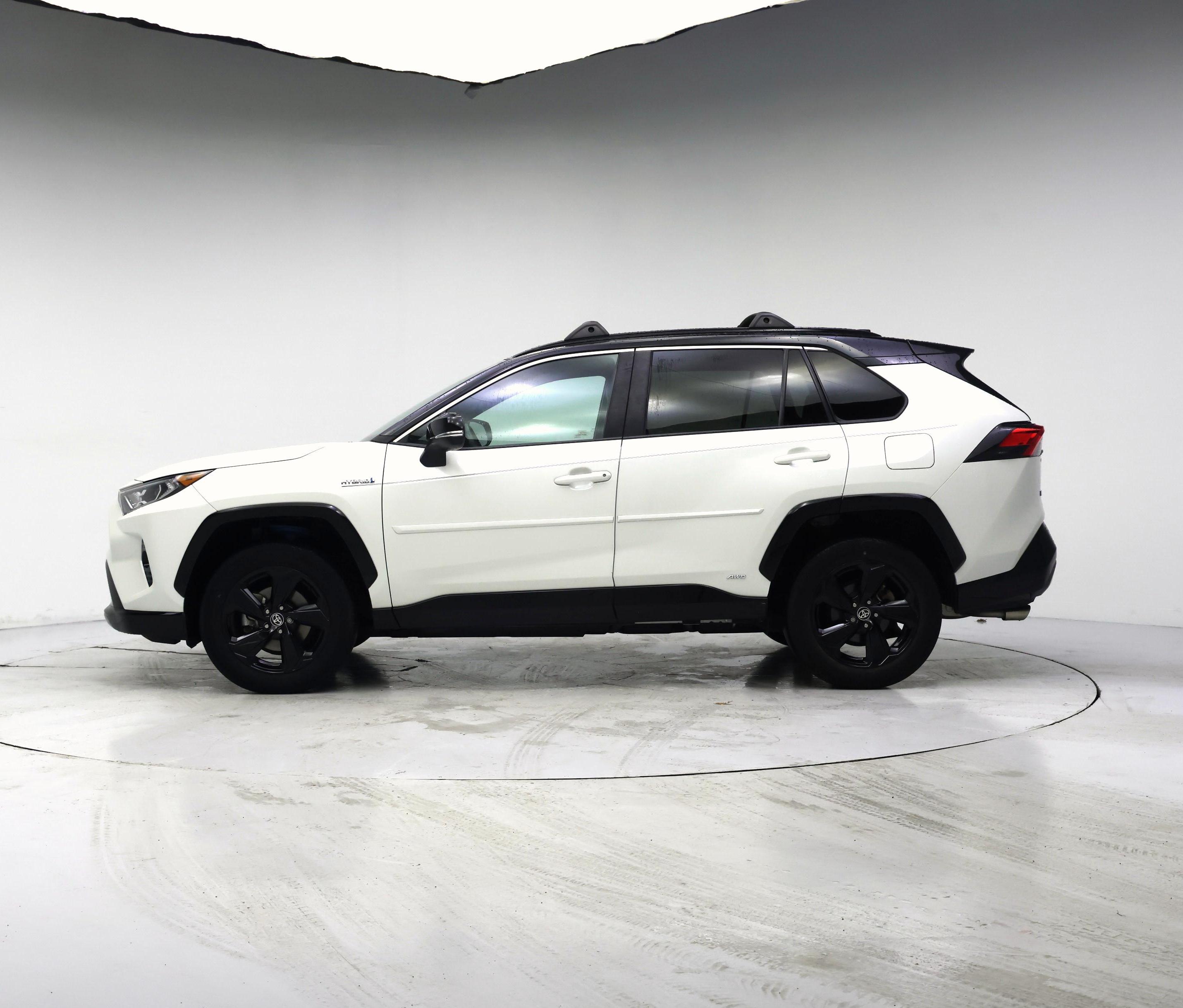 Thumbnail: 2021 Toyota RAV4 - 3