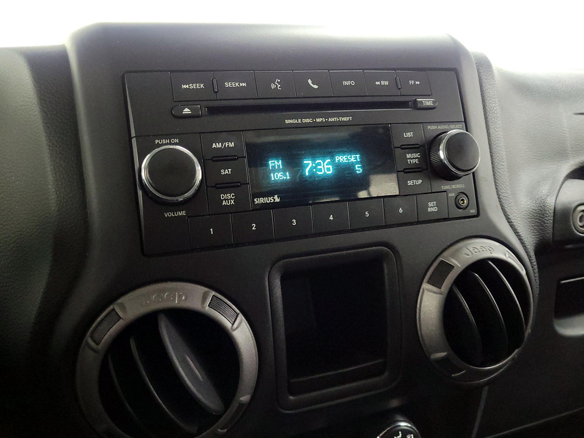 Thumbnail: 2016 Jeep Wrangler - 13