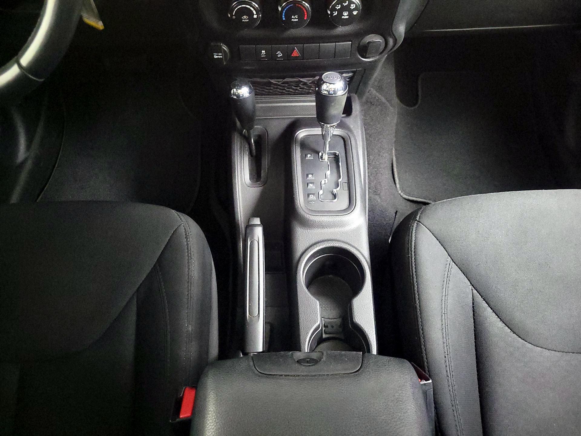 Thumbnail: 2016 Jeep Wrangler - 15