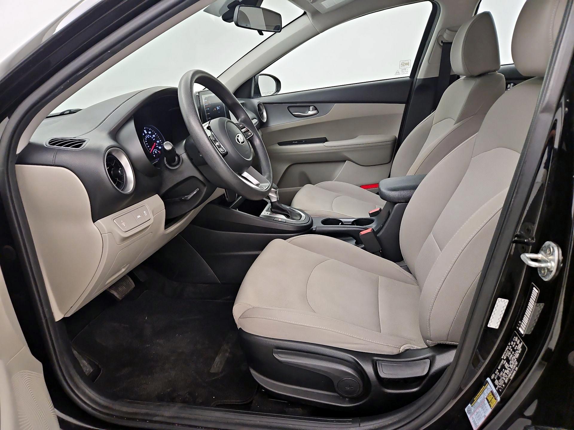 Thumbnail: 2020 Kia Forte - 11