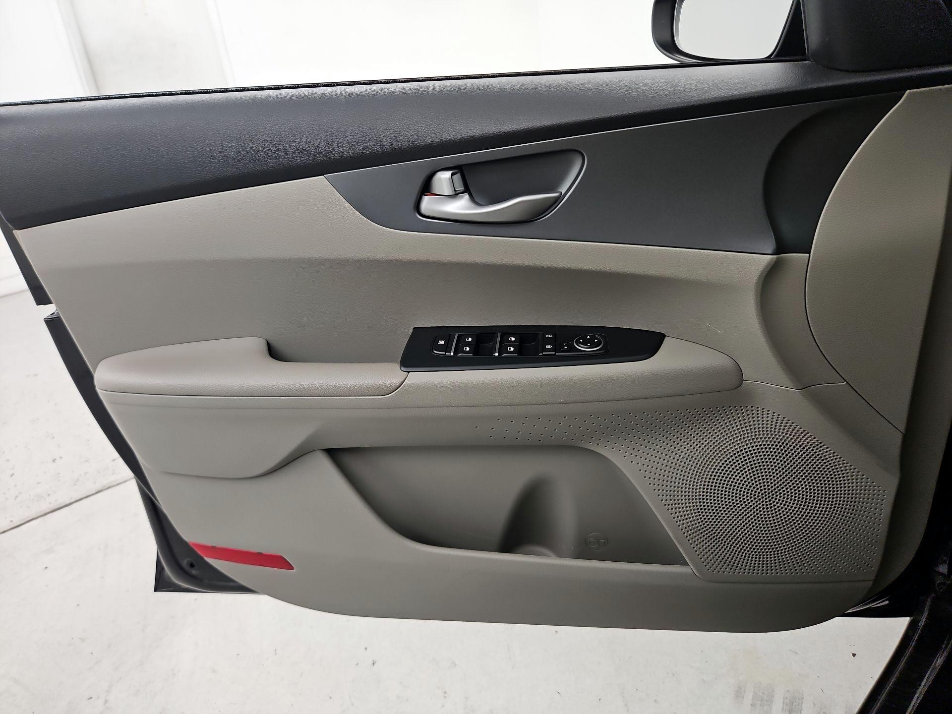 Thumbnail: 2020 Kia Forte - 12