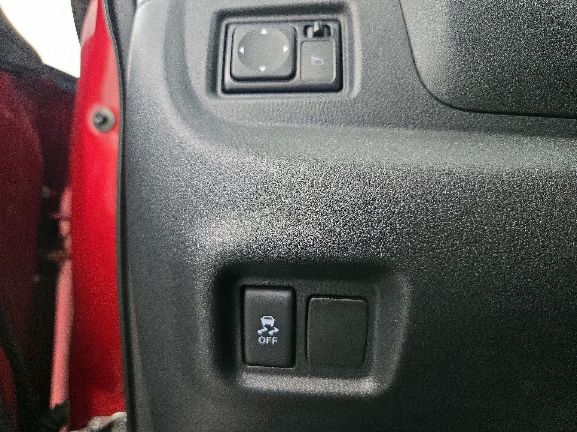Thumbnail: 2015 Nissan Versa Note - 13