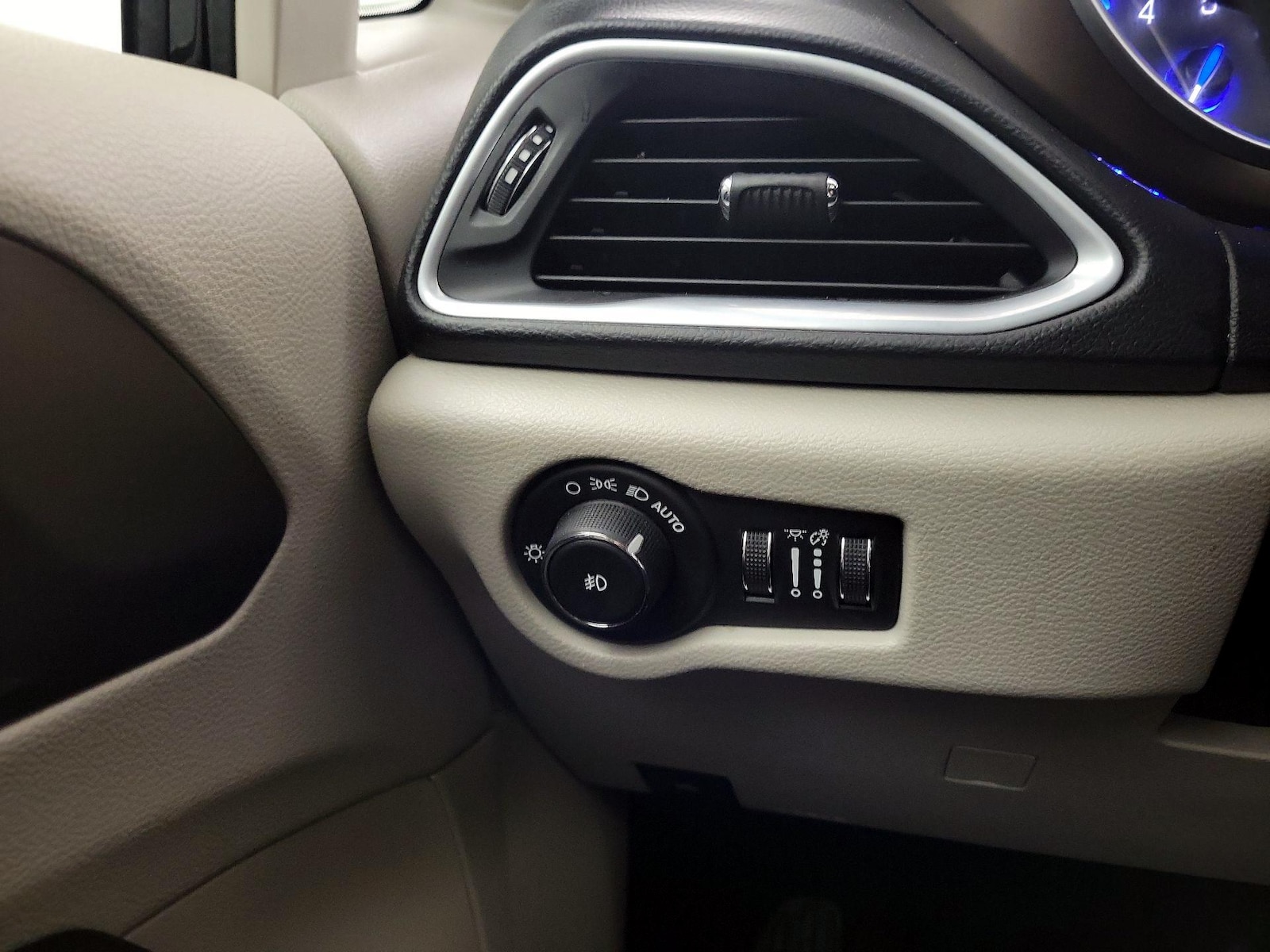 2019 Chrysler Pacifica Touring L Plus - Photo 12