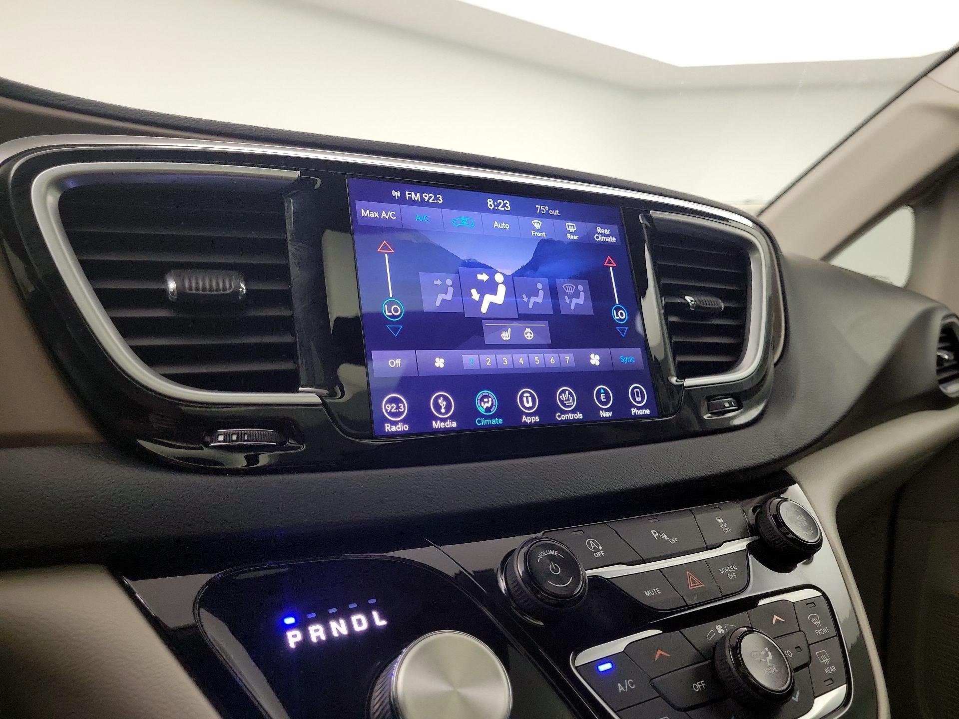 Thumbnail: 2019 Chrysler Pacifica - 15