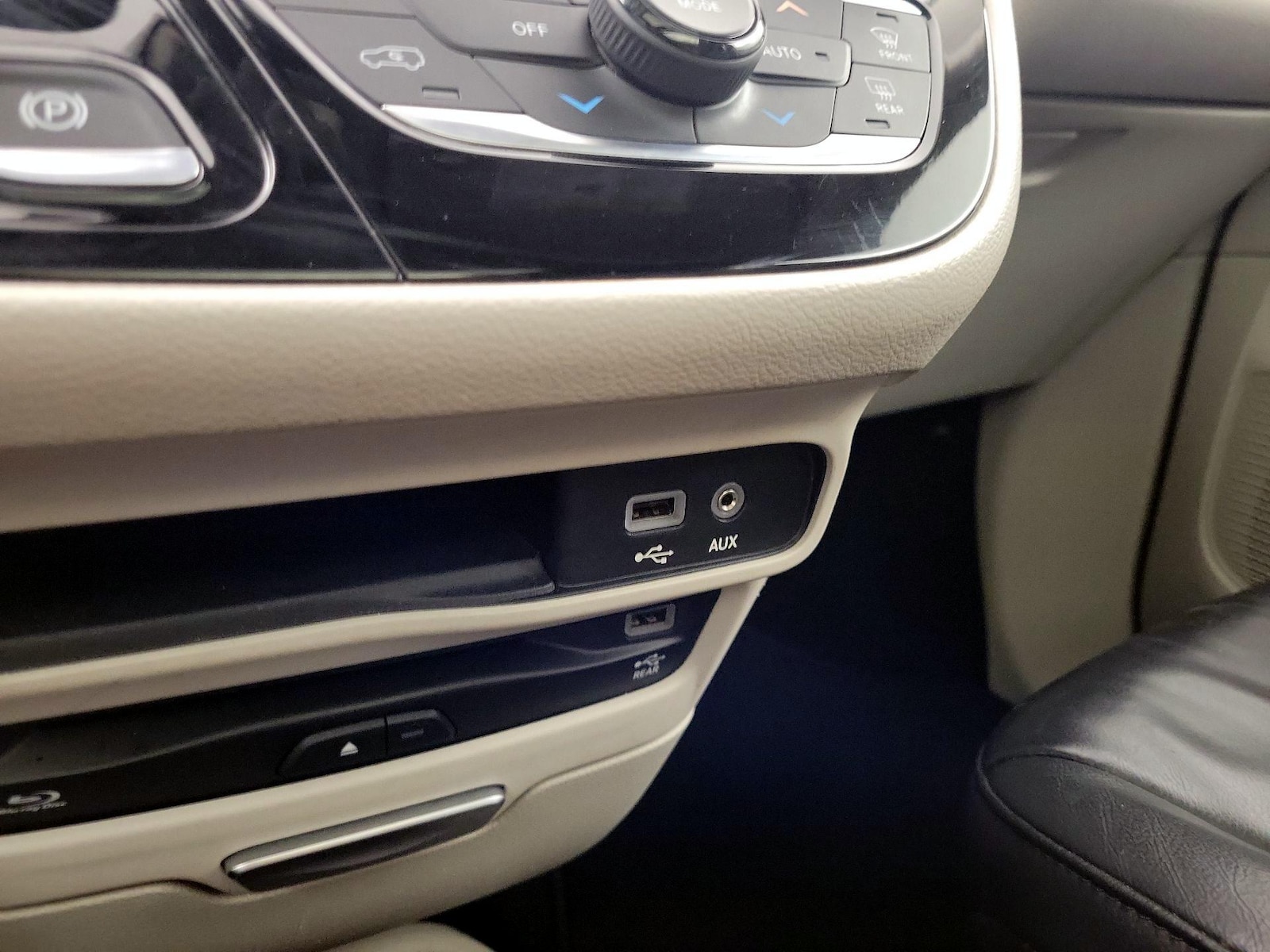 2019 Chrysler Pacifica Touring L Plus - Photo 18