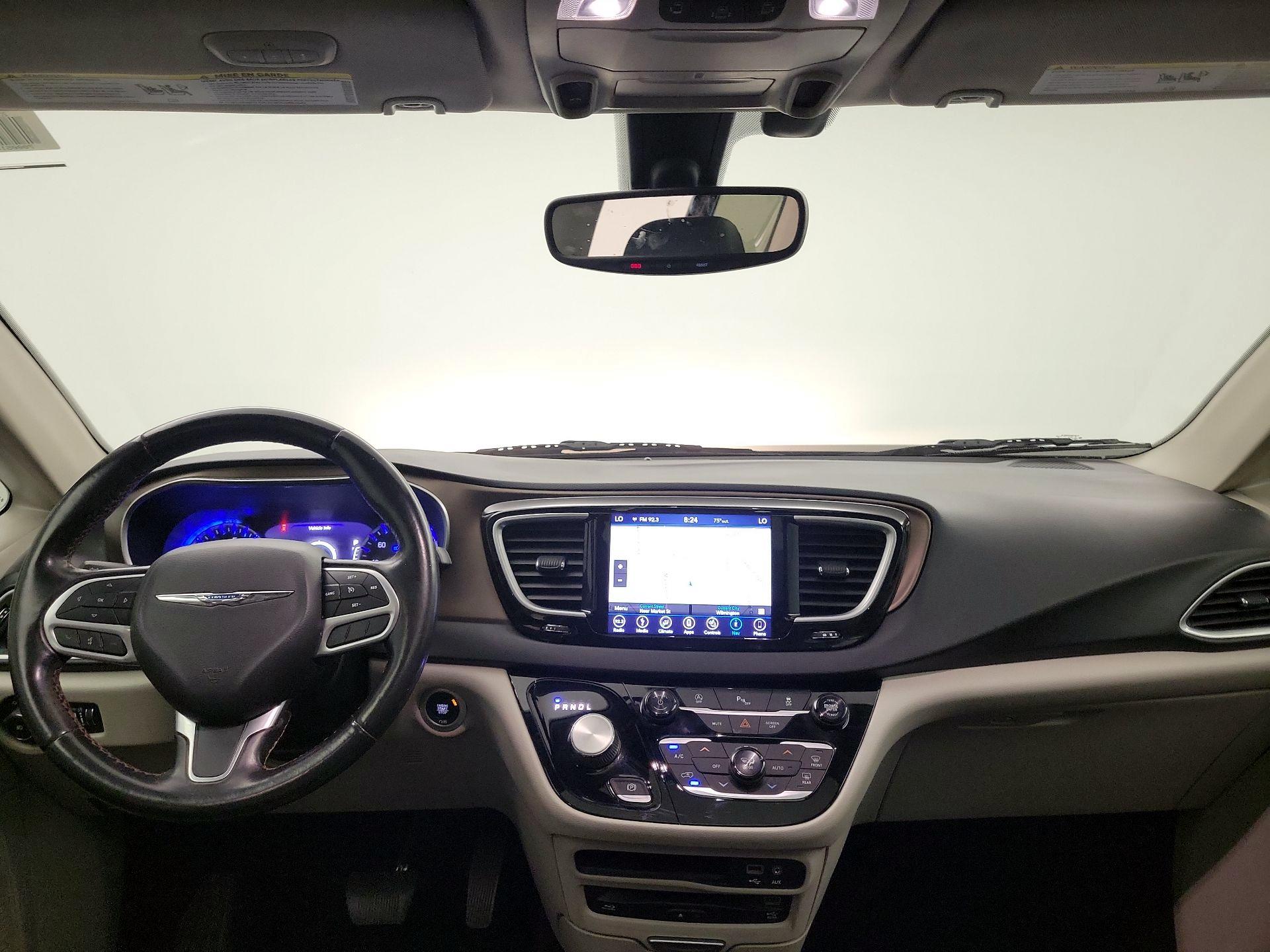 Thumbnail: 2019 Chrysler Pacifica - 8
