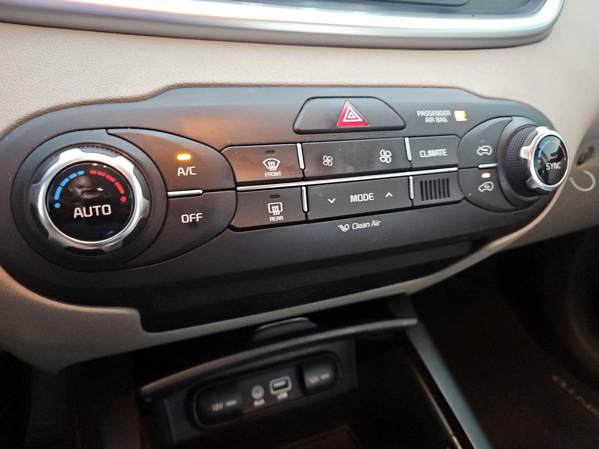 Thumbnail: 2018 Kia Sorento - 14