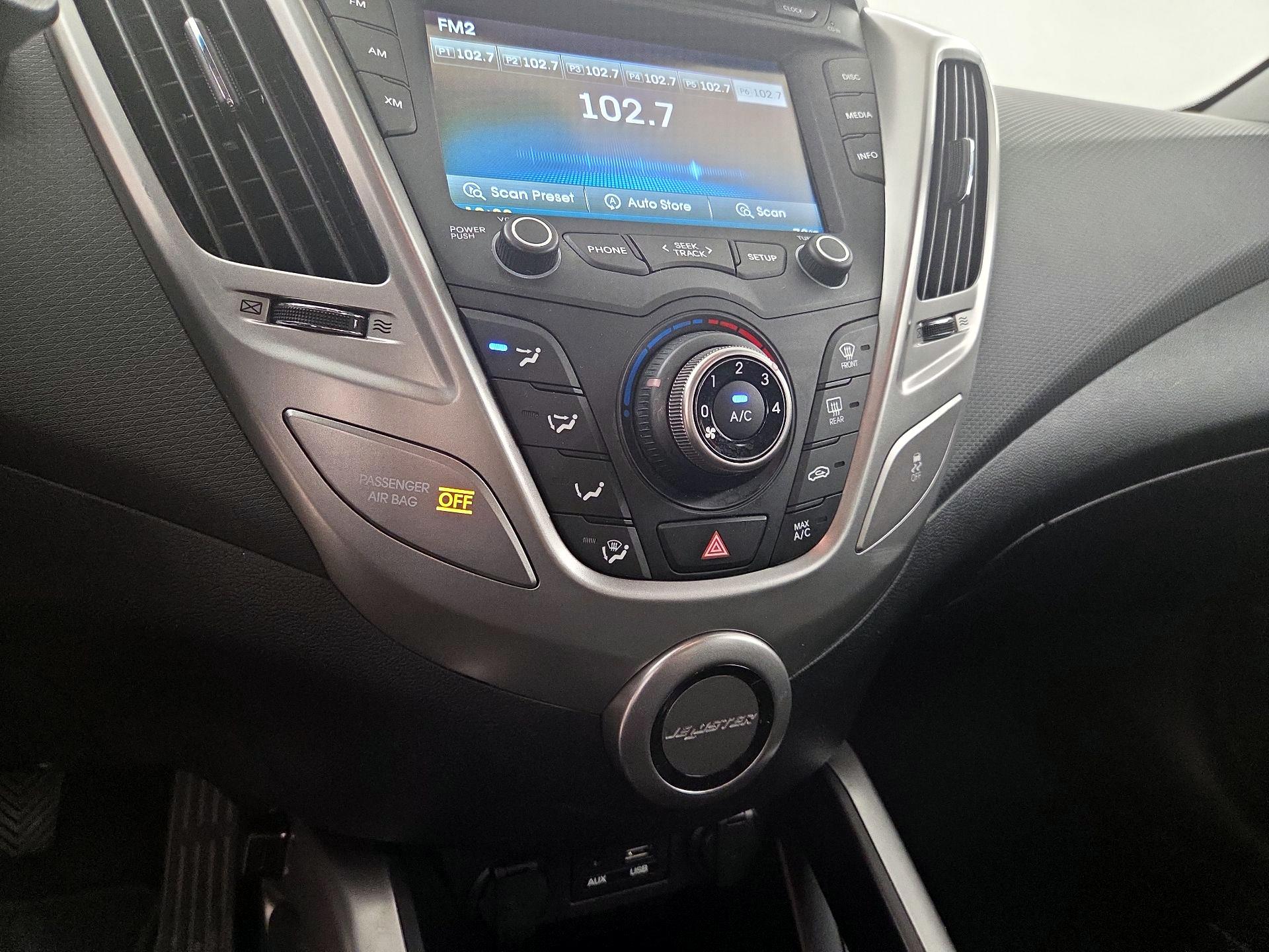 Thumbnail: 2016 Hyundai Veloster - 13
