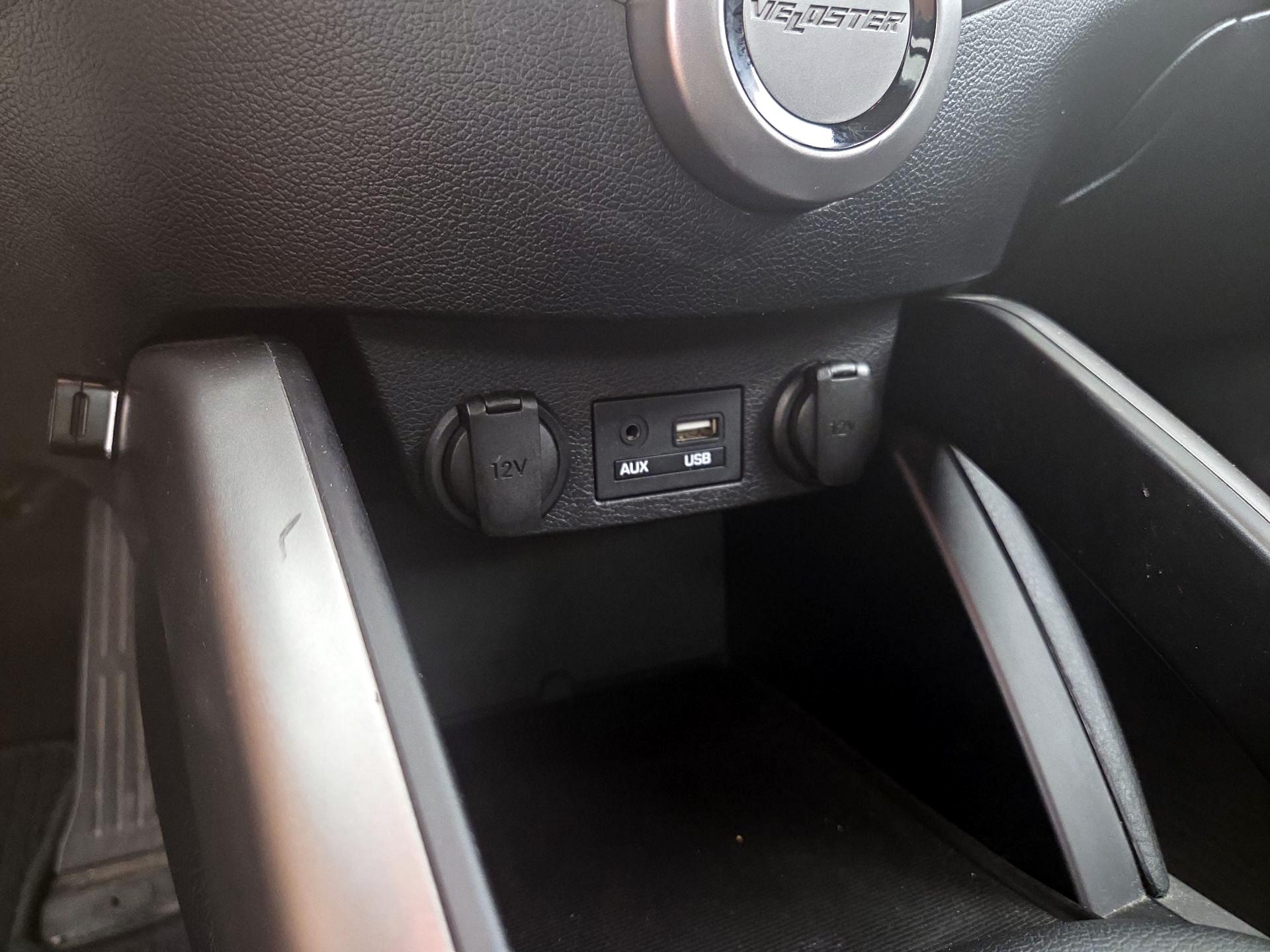 Thumbnail: 2016 Hyundai Veloster - 15