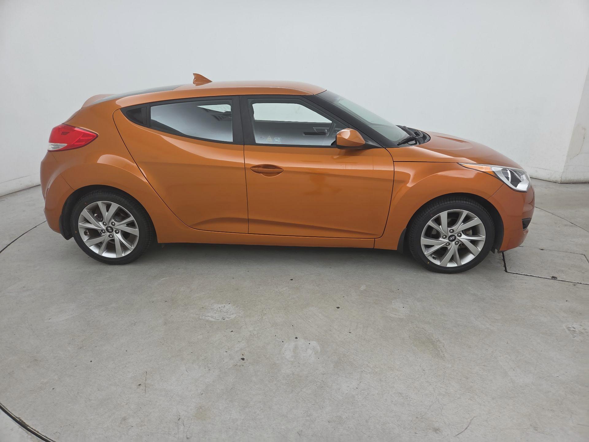 Thumbnail: 2016 Hyundai Veloster - 4