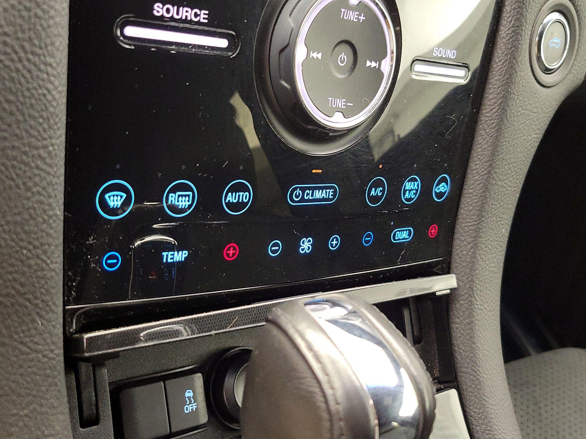 Thumbnail: 2014 Ford Taurus - 16
