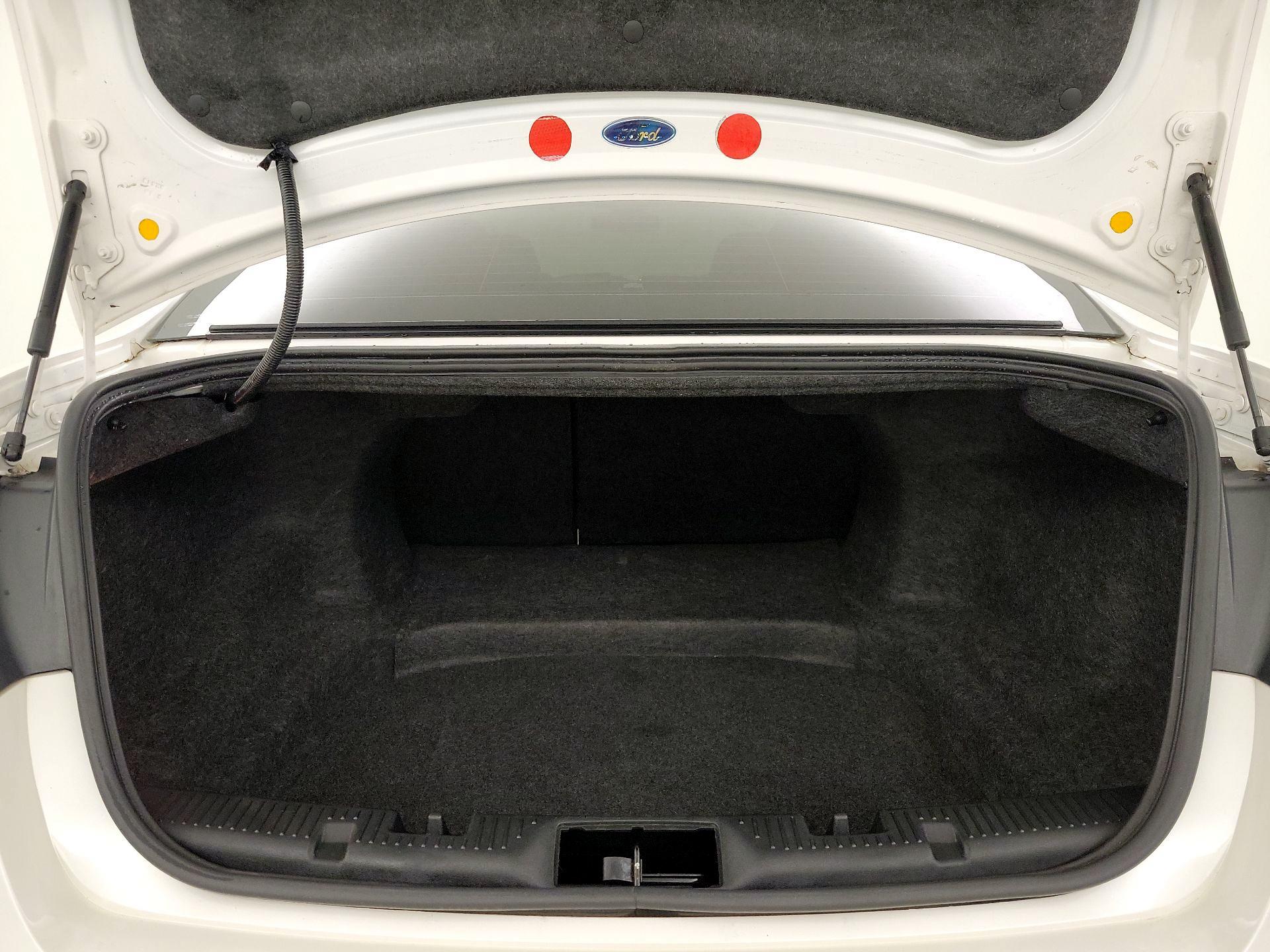 Thumbnail: 2014 Ford Taurus - 20