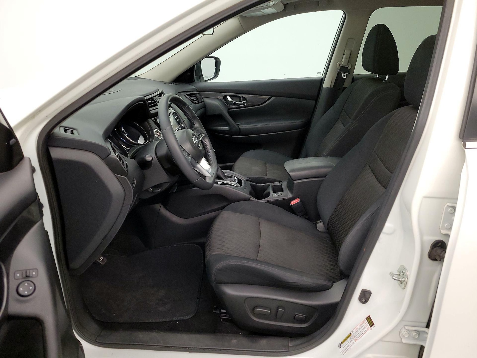 2017 Nissan Rogue SV - Photo 12