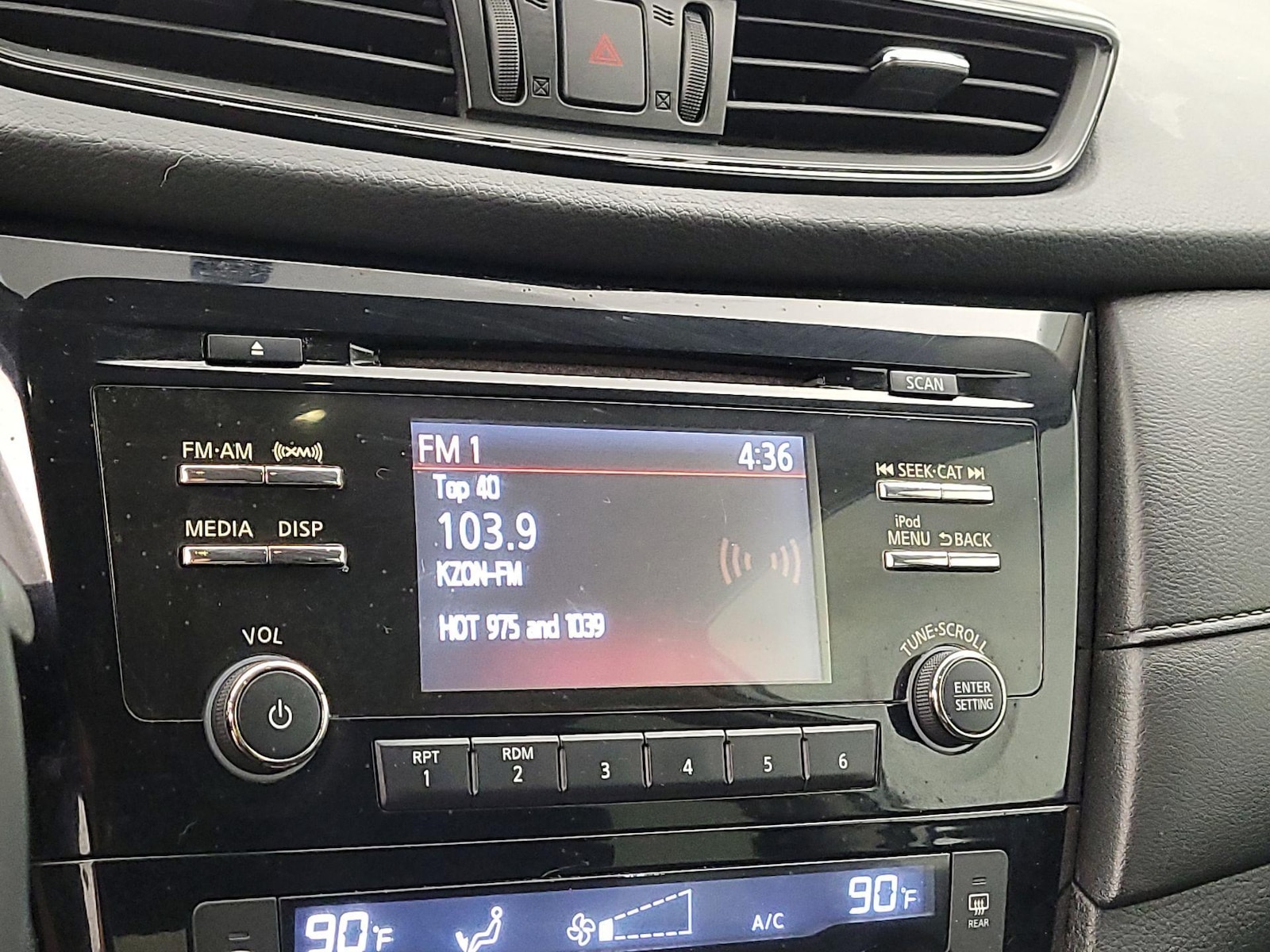 2017 Nissan Rogue SV - Photo 16