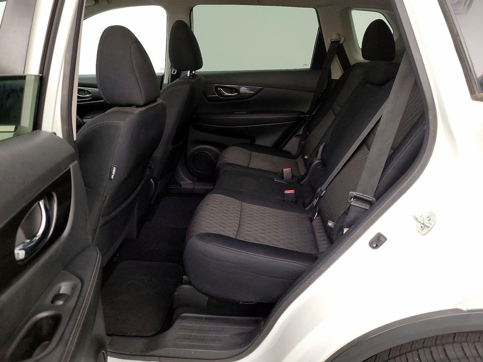 2017 Nissan Rogue SV - Photo 21
