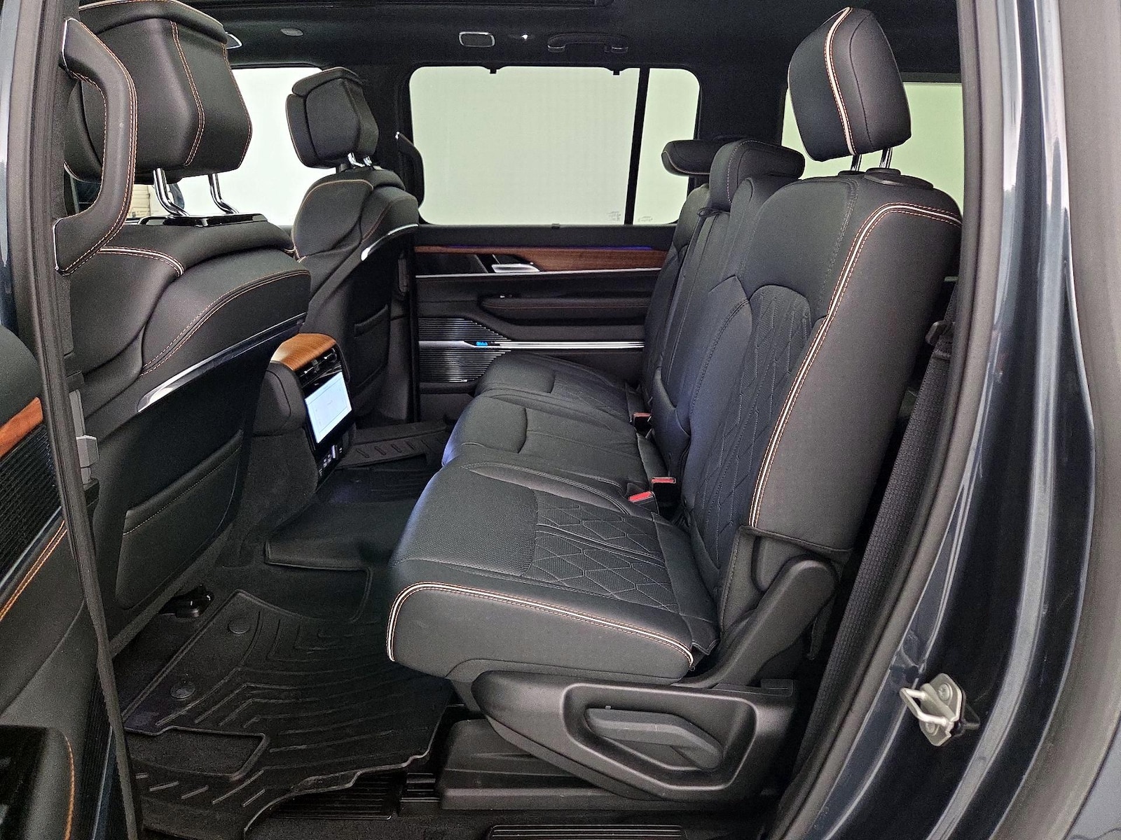 2024 Jeep Grand Wagoneer L Series III - Photo 22