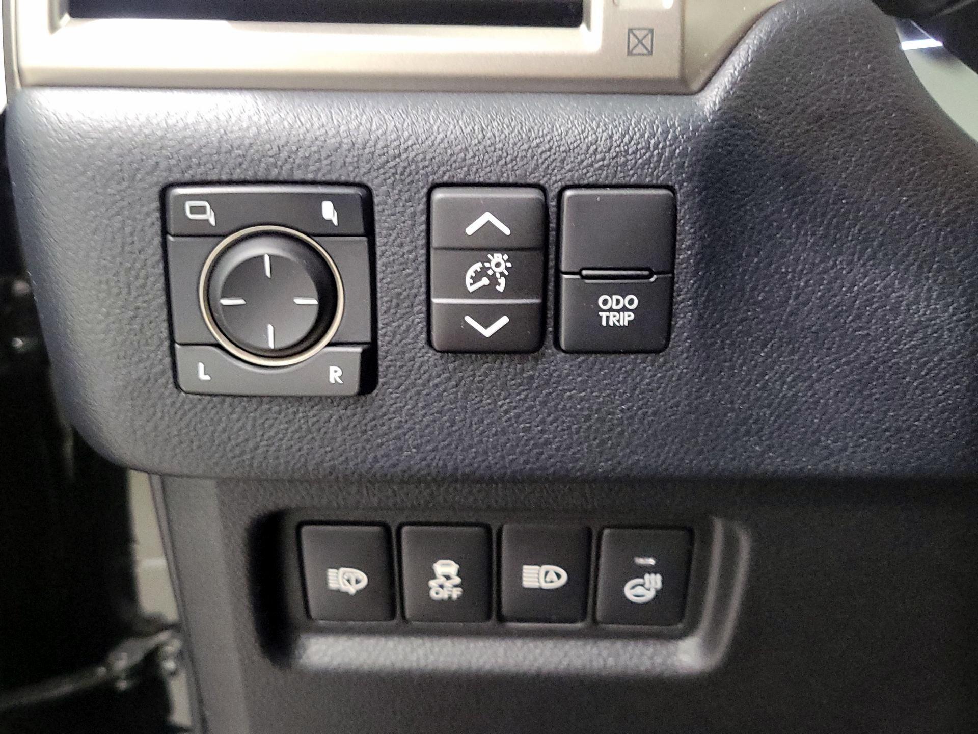 Thumbnail: 2021 Lexus GX - 13