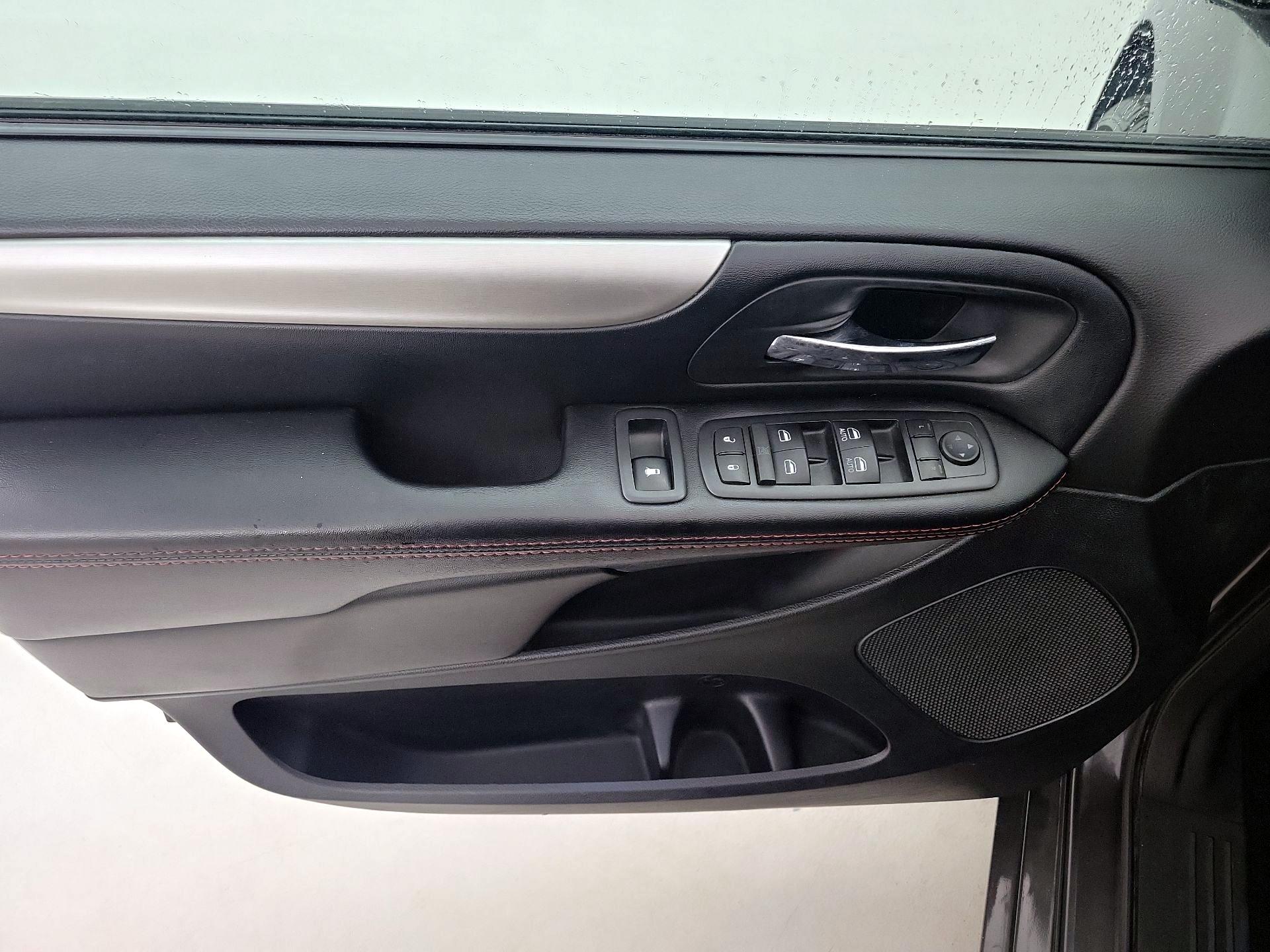 Thumbnail: 2019 Dodge Grand Caravan - 12