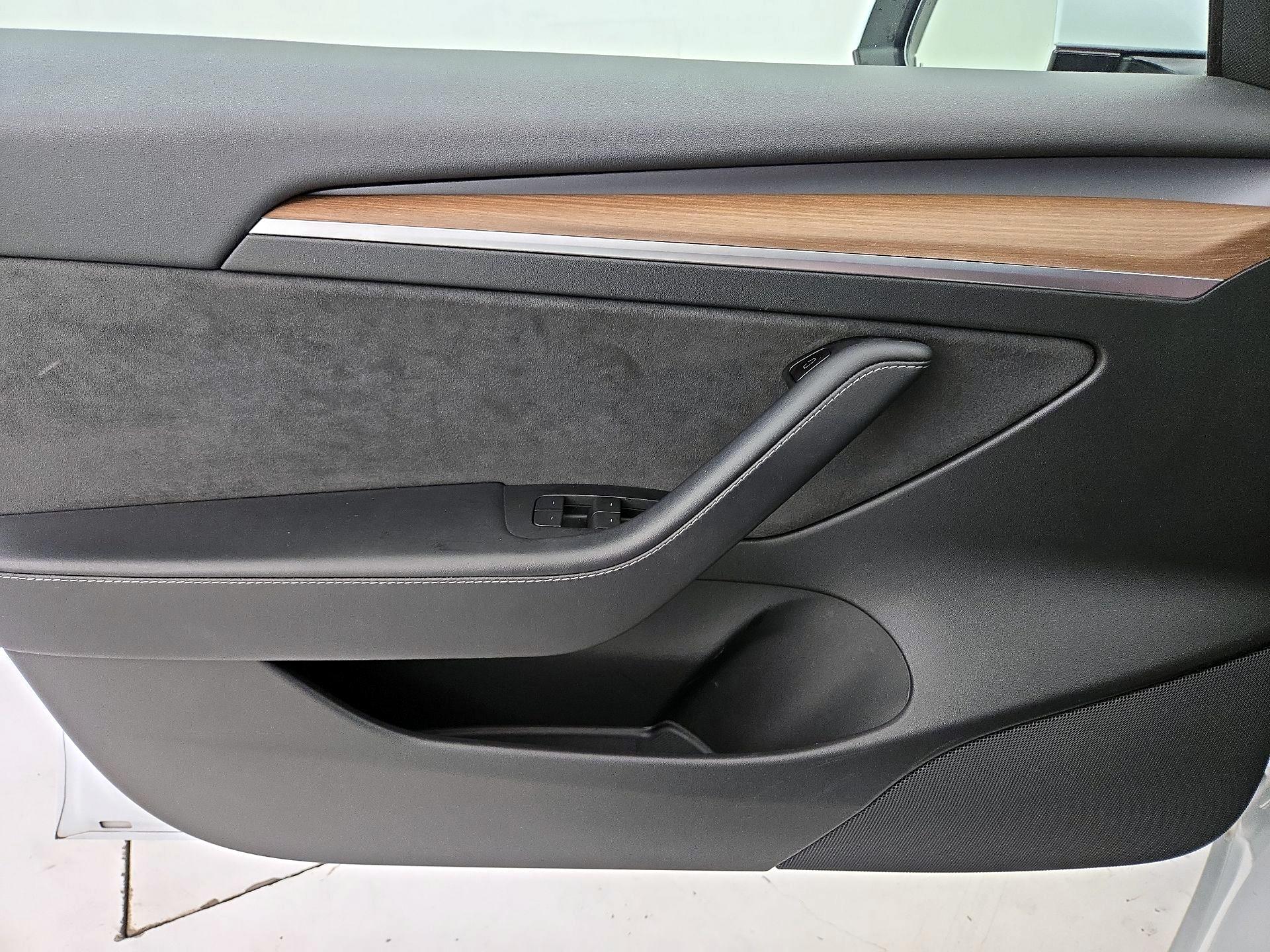 Thumbnail: 2022 Tesla Model 3 - 12