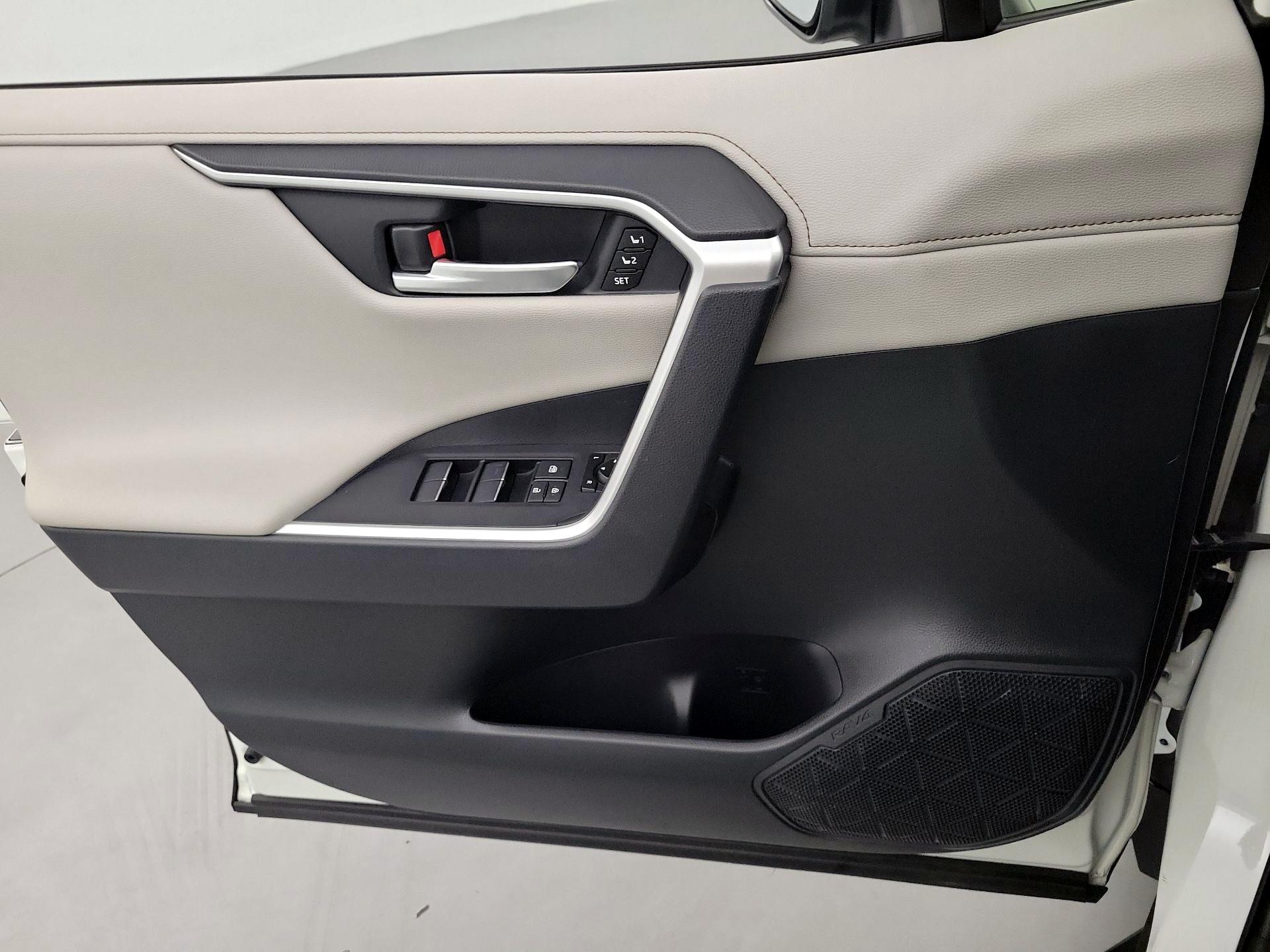 Thumbnail: 2019 Toyota RAV4 - 12