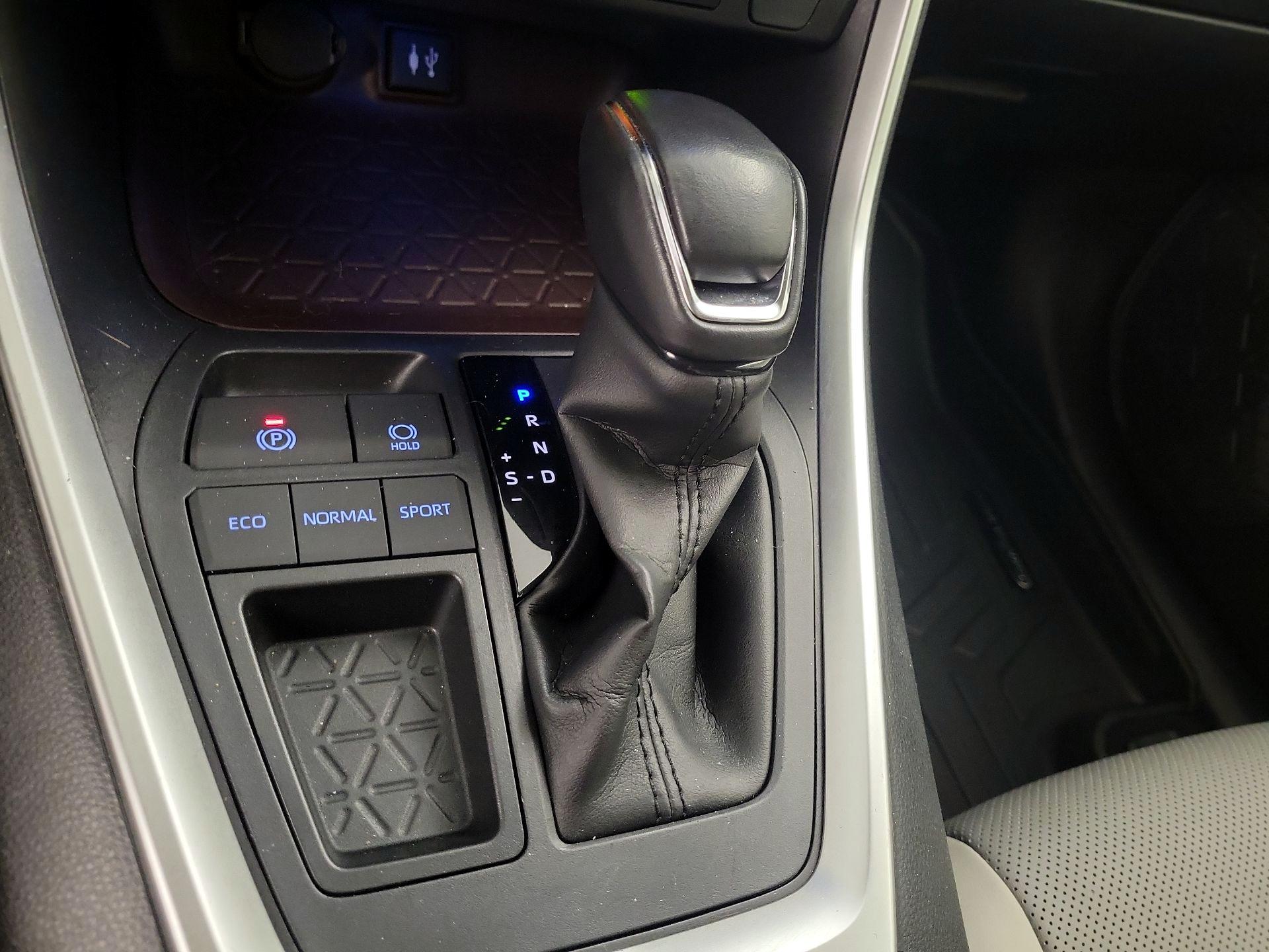 Thumbnail: 2019 Toyota RAV4 - 18