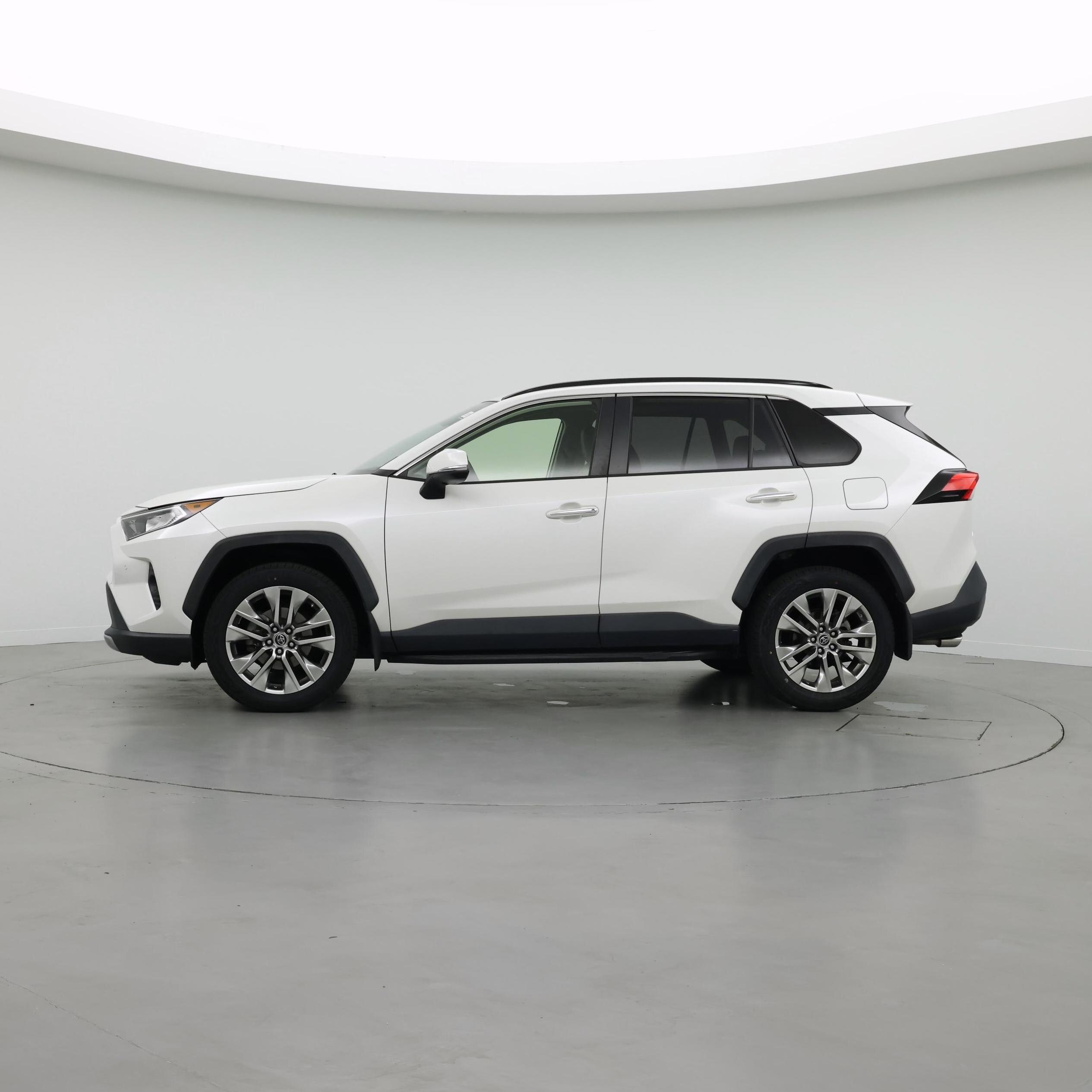 Thumbnail: 2019 Toyota RAV4 - 3