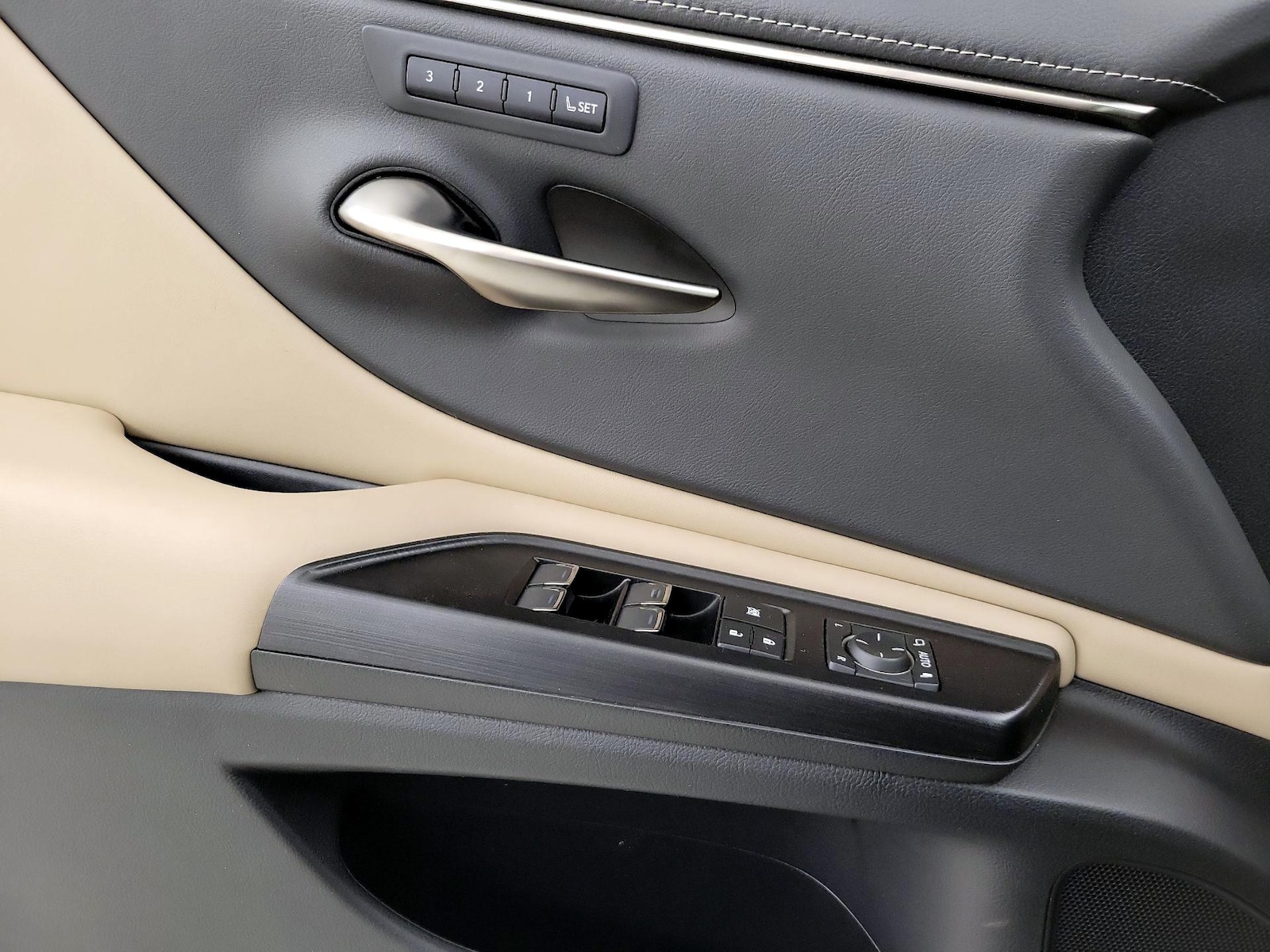 2021 Lexus ES 250 - Photo 13