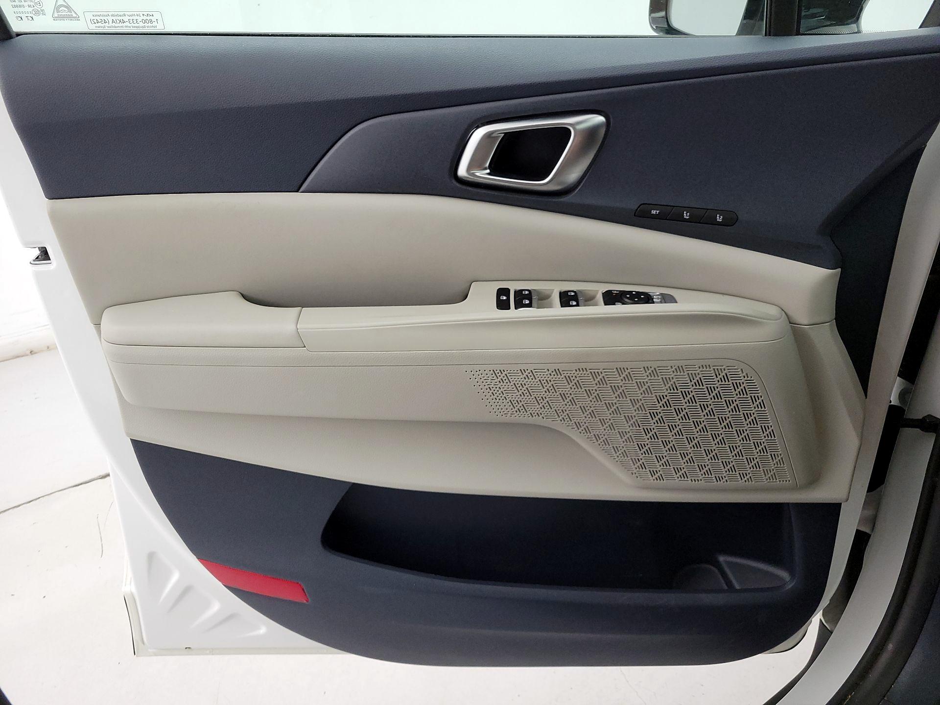 Thumbnail: 2025 Kia Carnival - 12
