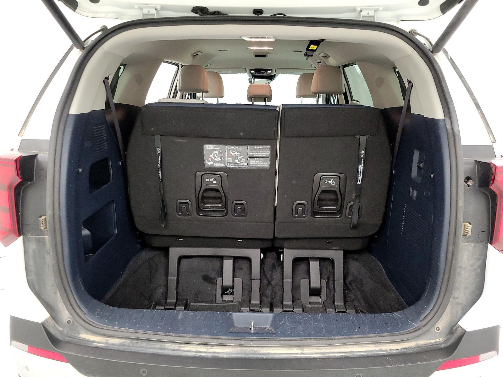 2025 Kia Carnival EX - Photo 23