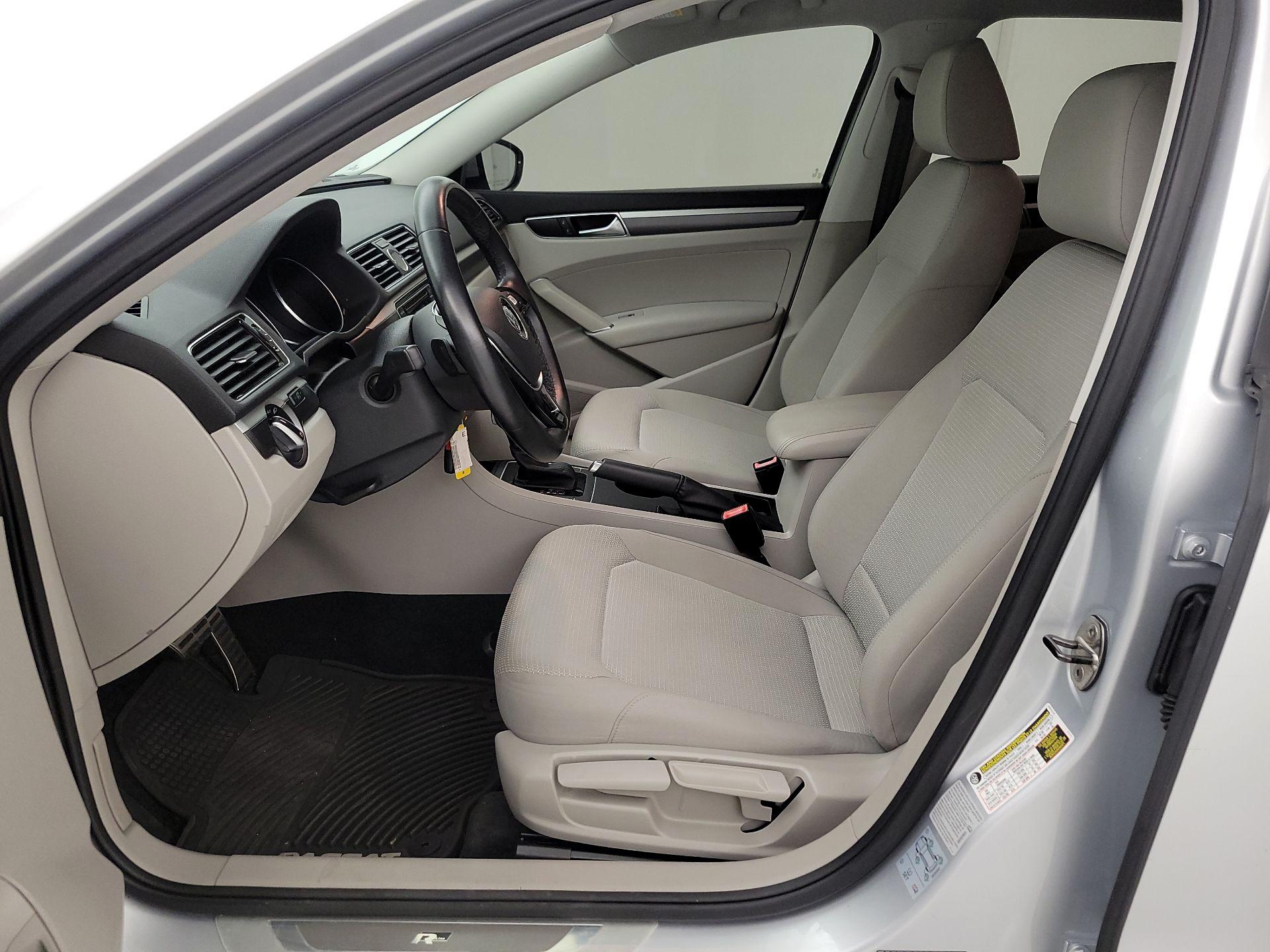 Thumbnail: 2016 Volkswagen Passat - 11