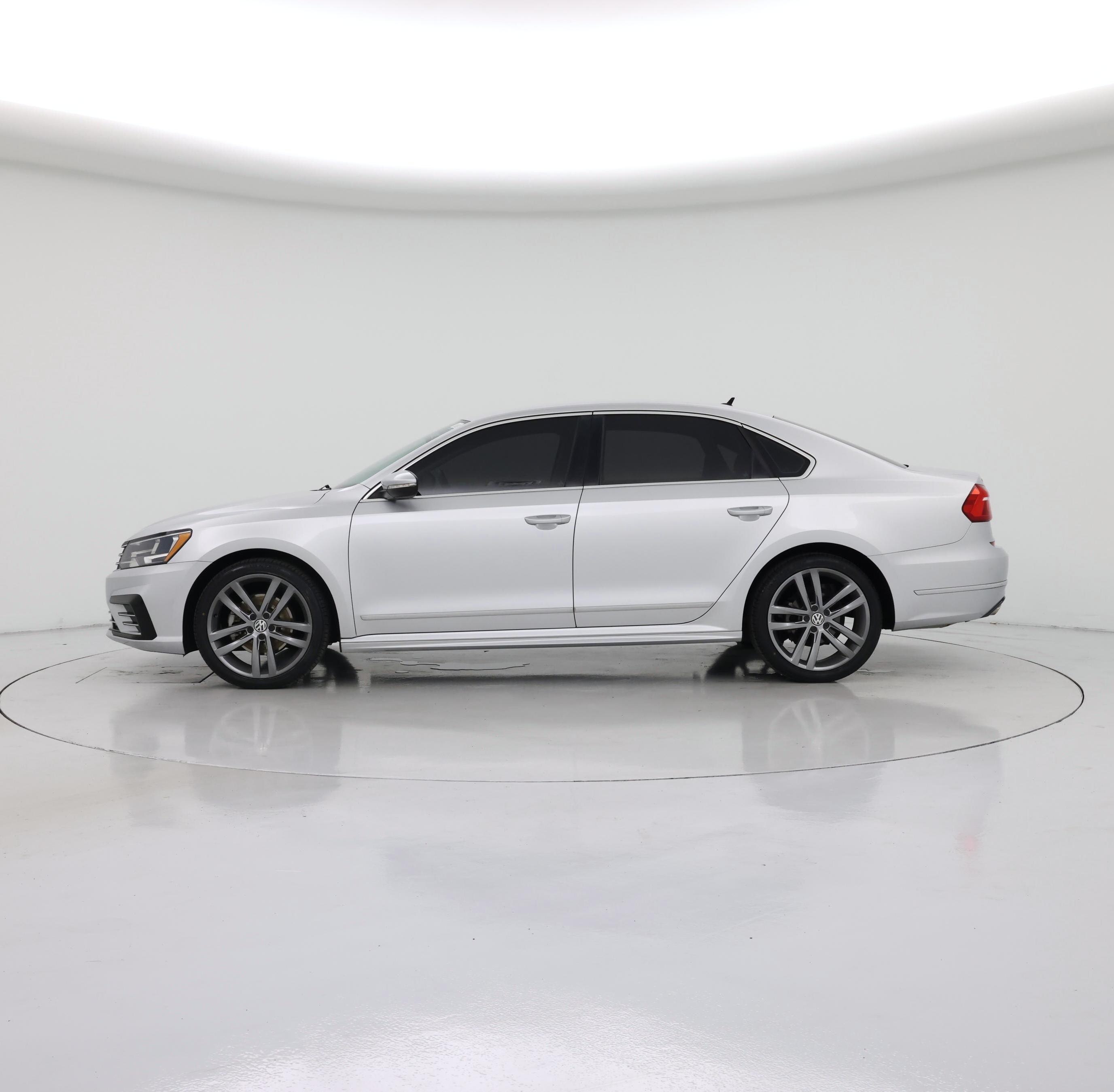 Thumbnail: 2016 Volkswagen Passat - 3