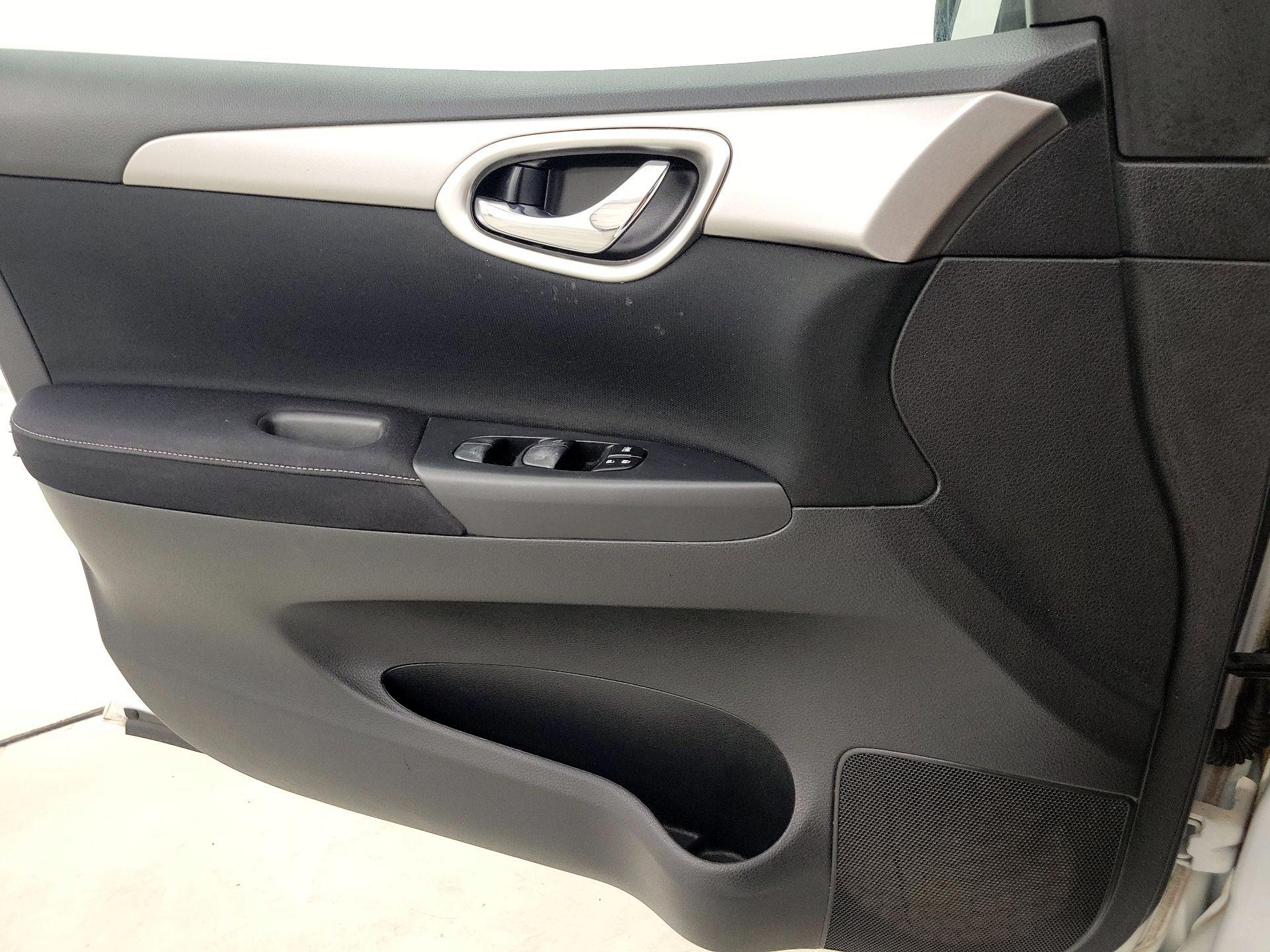 Thumbnail: 2015 Nissan Sentra - 12
