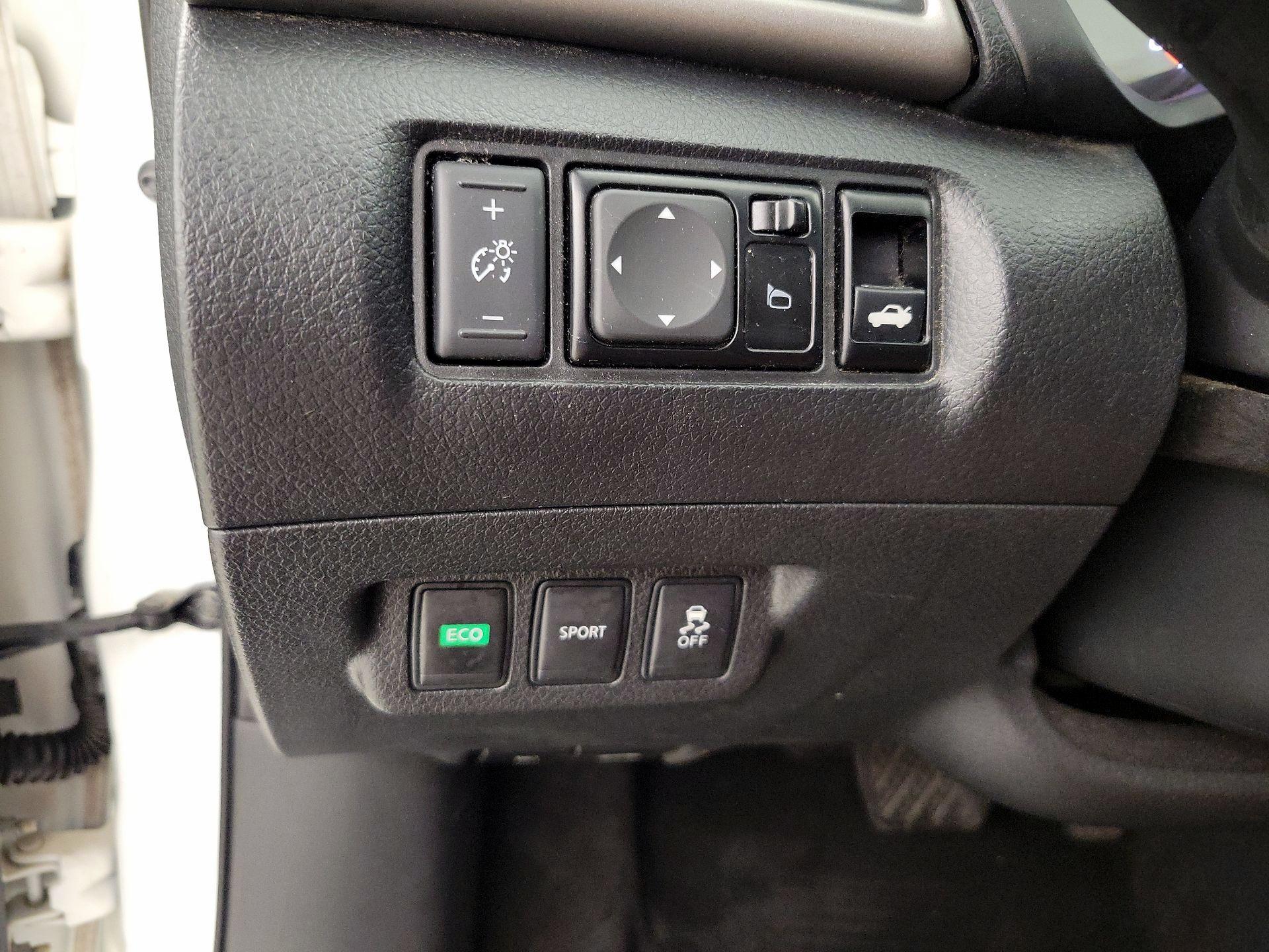 Thumbnail: 2015 Nissan Sentra - 13