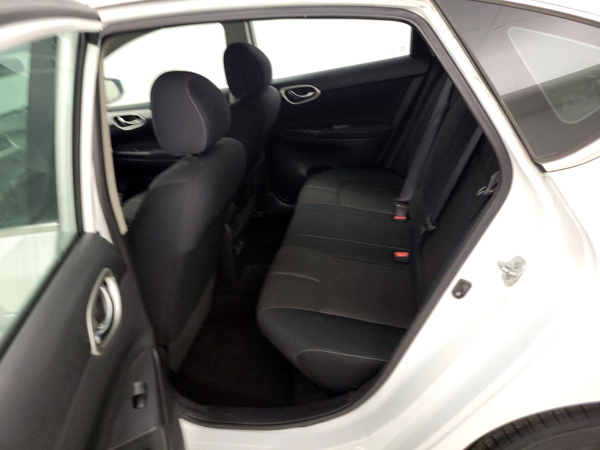 Thumbnail: 2015 Nissan Sentra - 18
