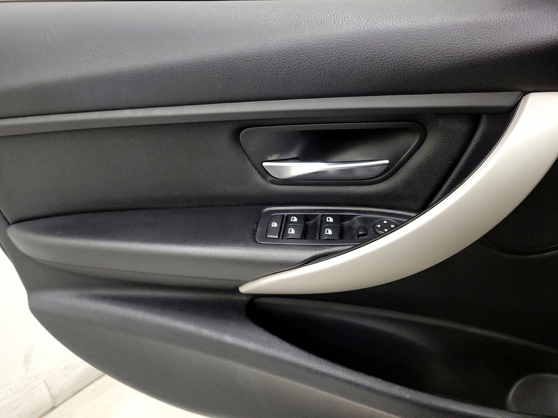Thumbnail: 2015 BMW 3 Series - 12
