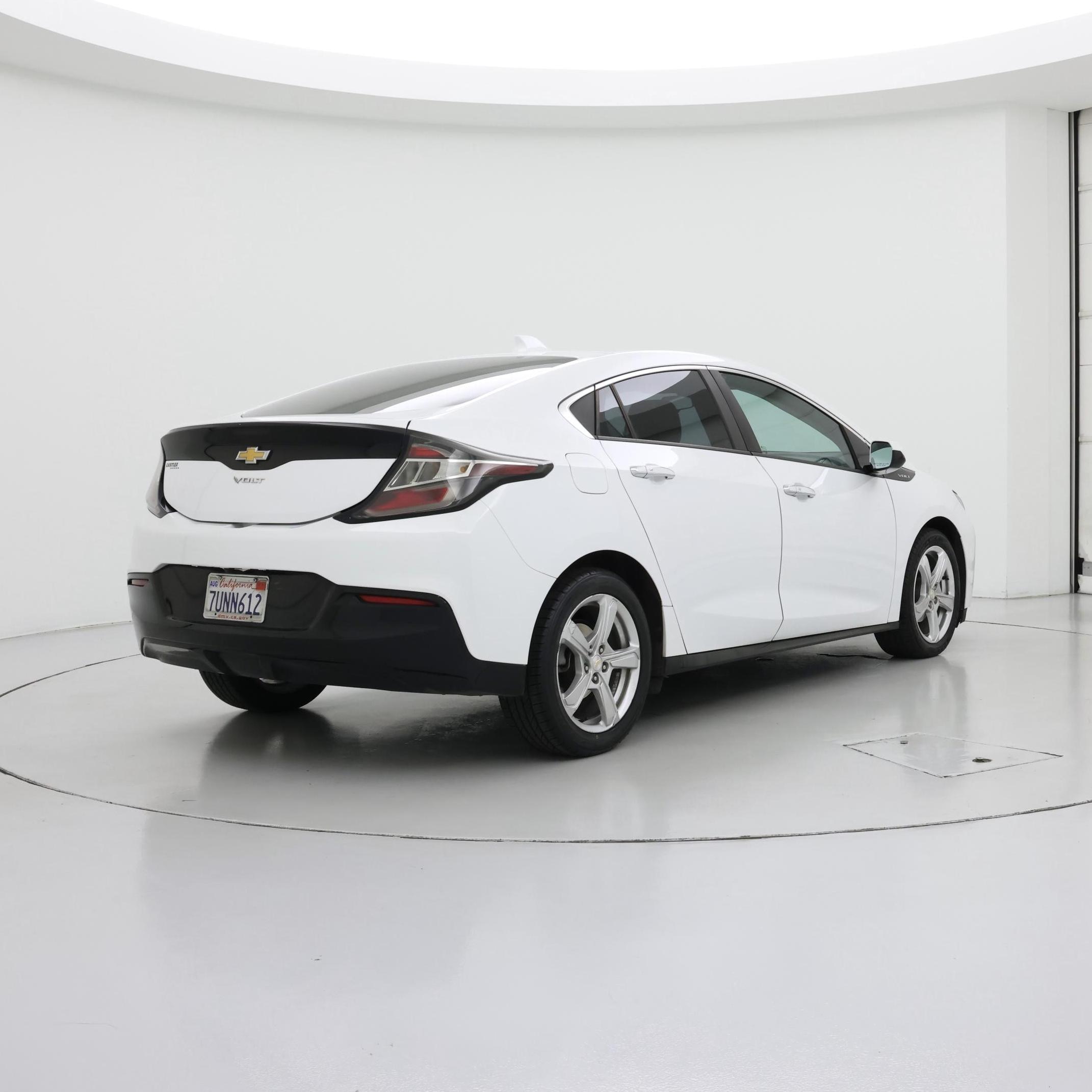 Thumbnail: 2017 Chevrolet Volt - 8