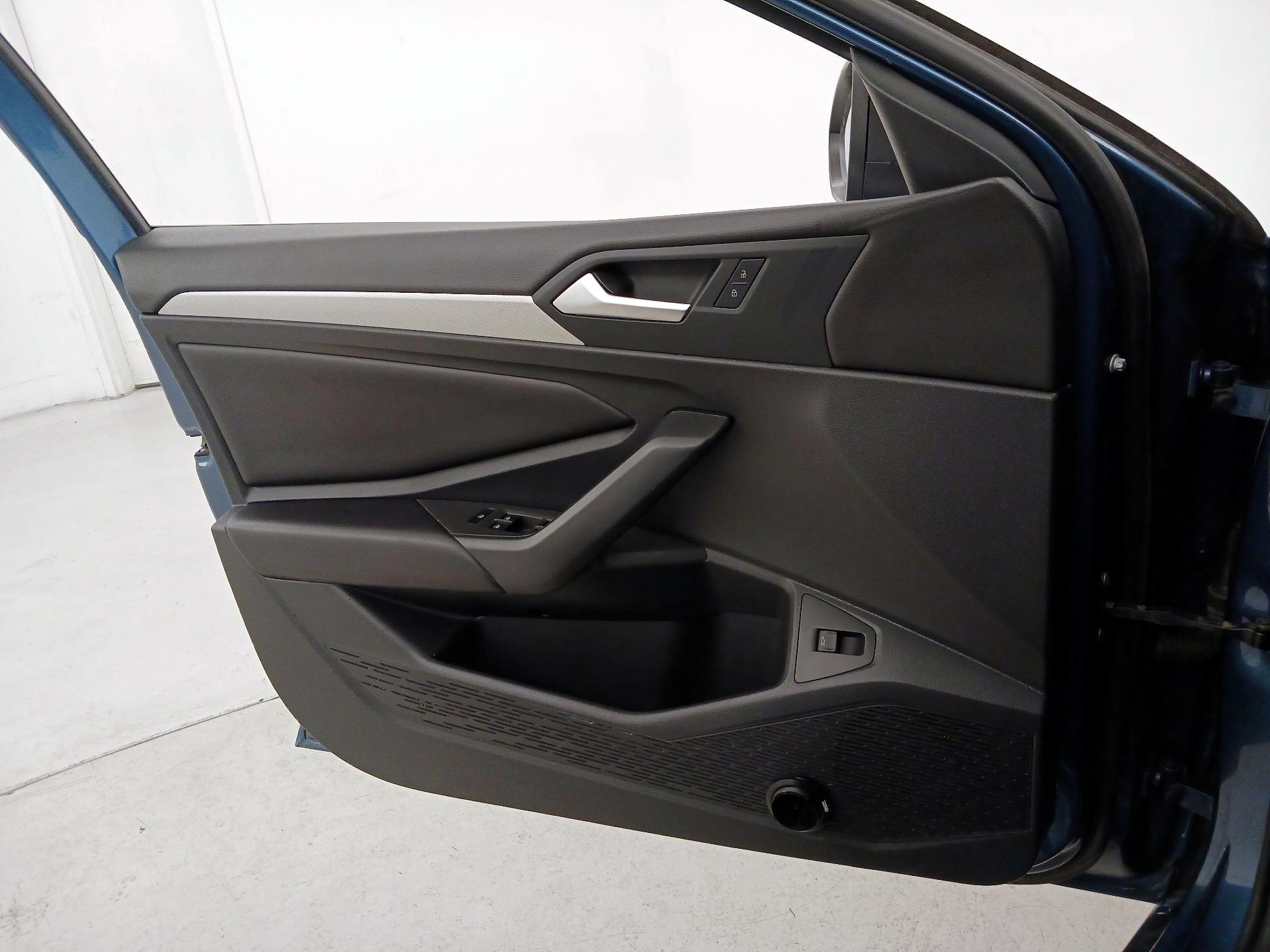 Thumbnail: 2019 Volkswagen Jetta - 12