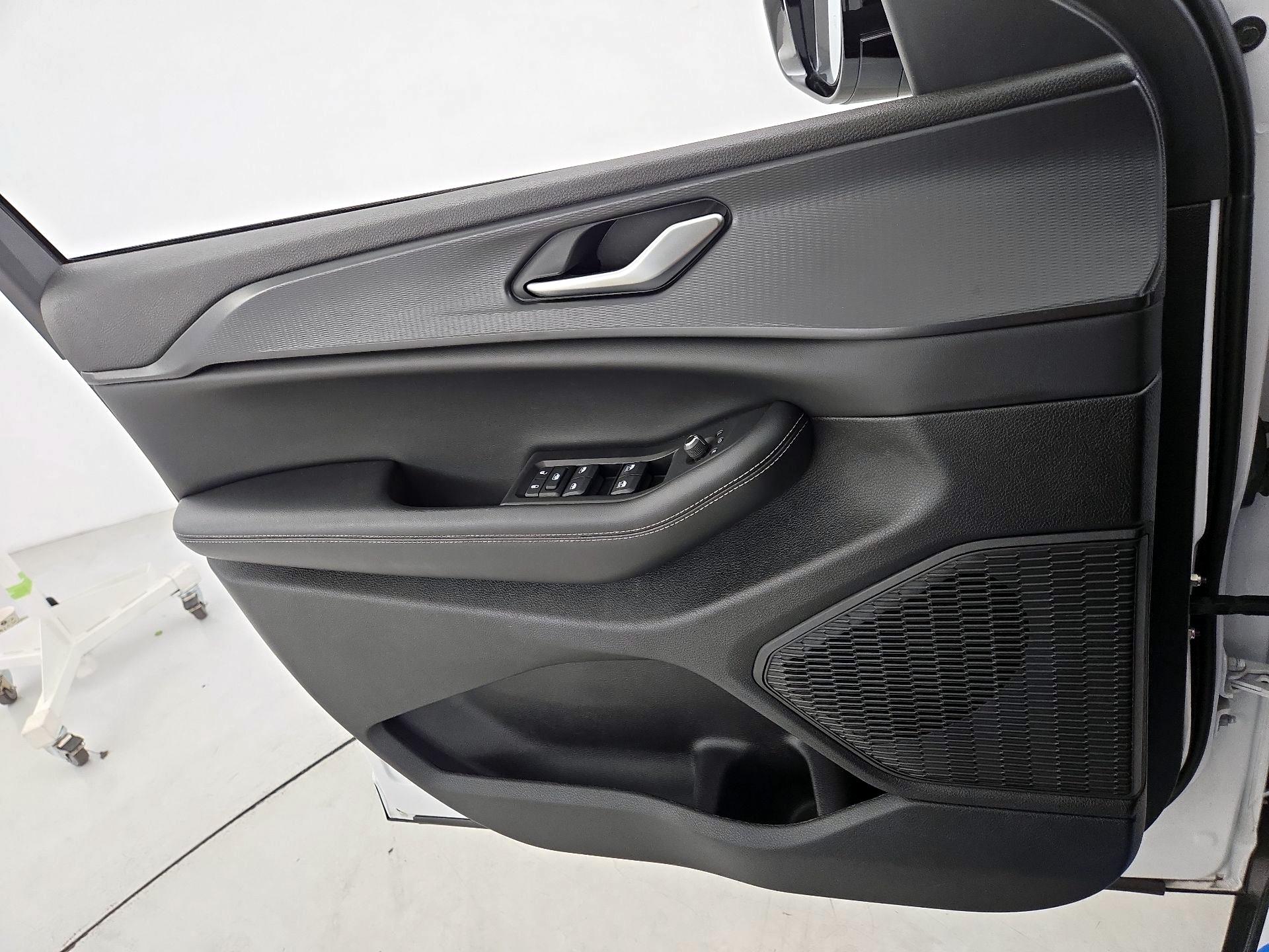 Thumbnail: 2023 Jeep Grand Cherokee - 12
