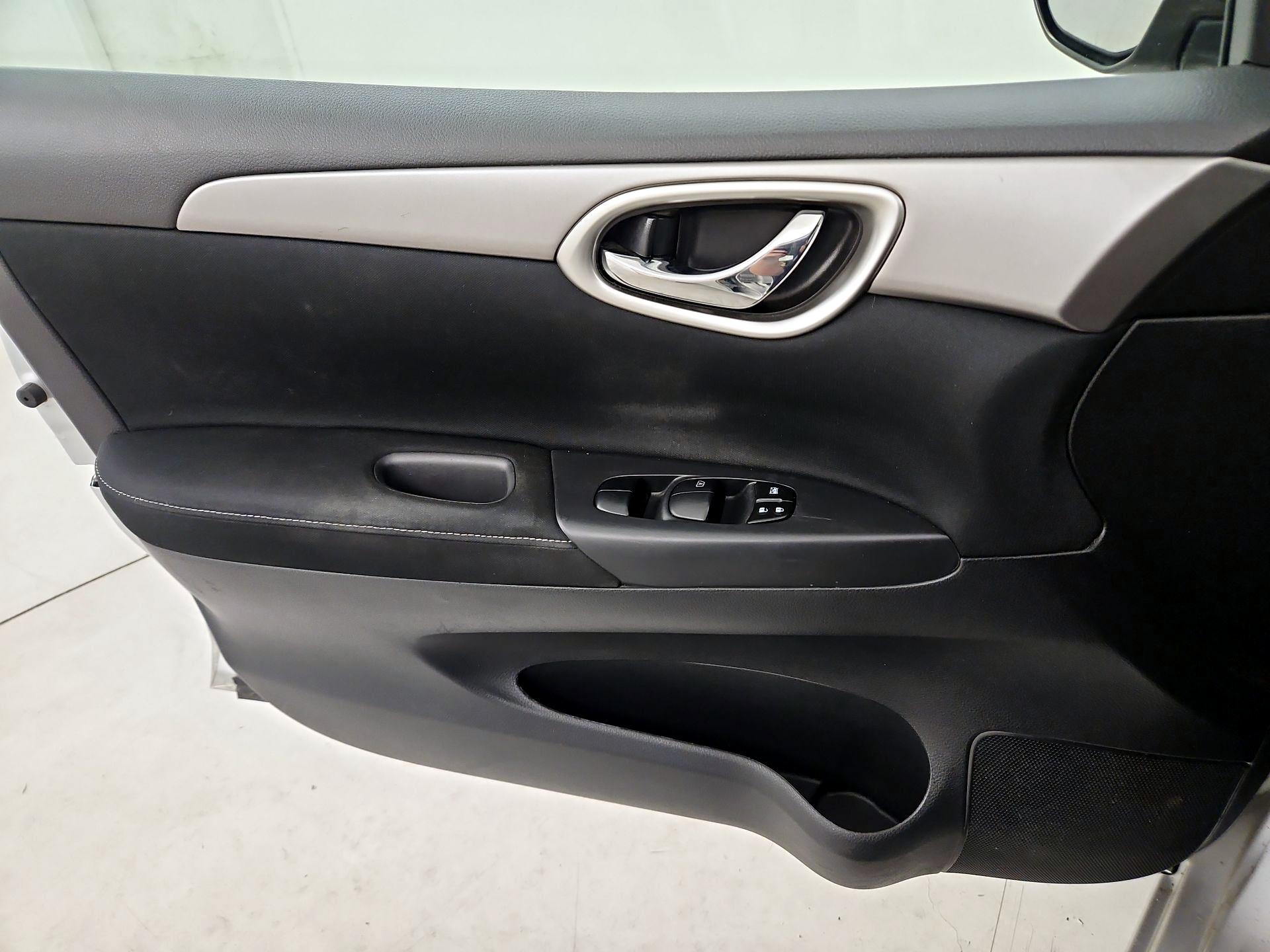 Thumbnail: 2015 Nissan Sentra - 12