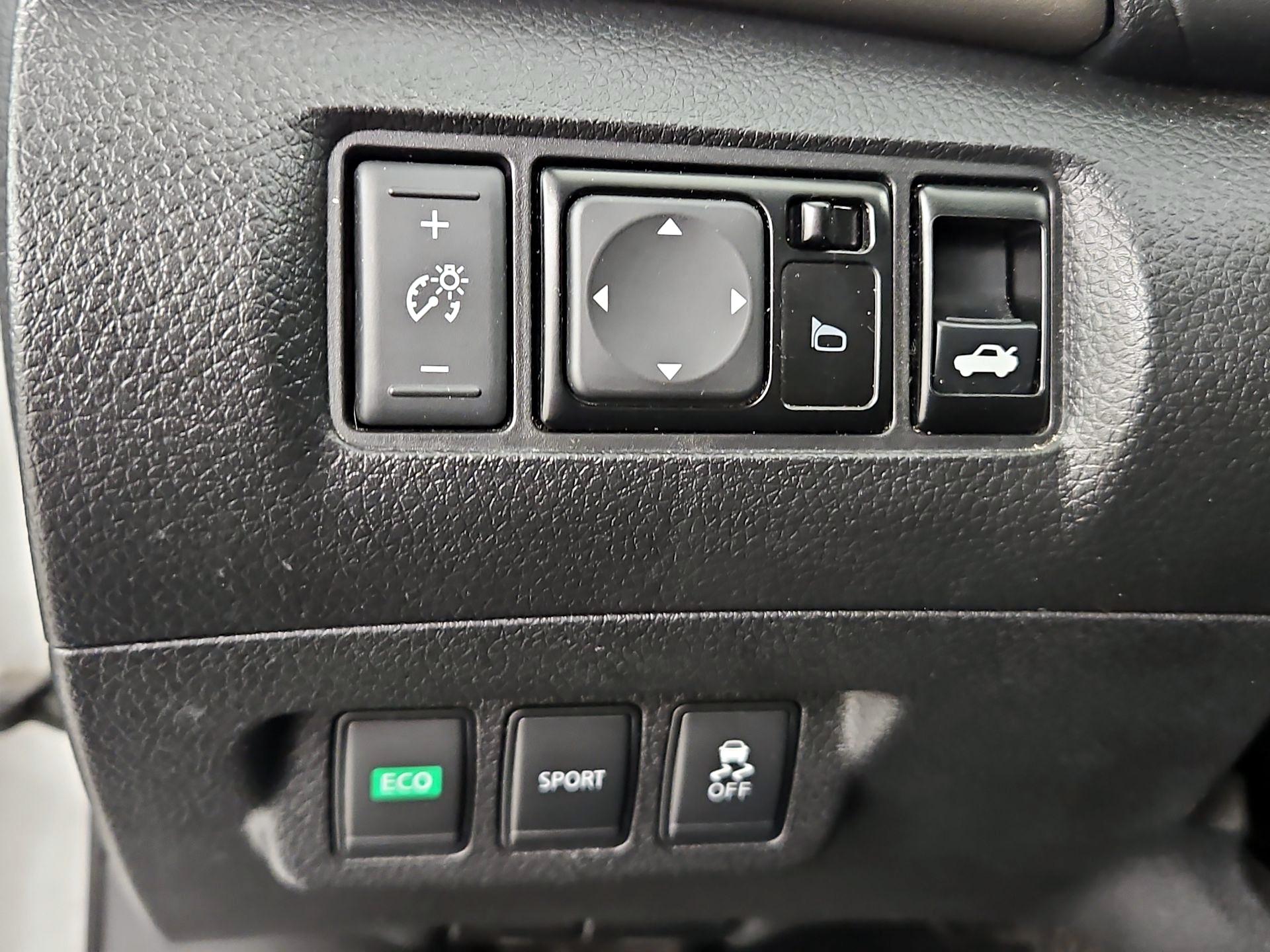 Thumbnail: 2015 Nissan Sentra - 13