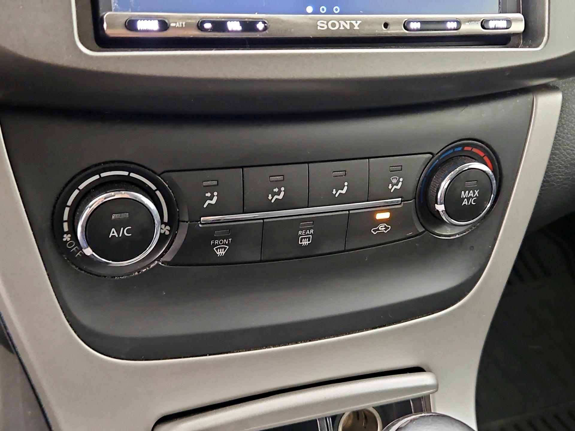 Thumbnail: 2015 Nissan Sentra - 16
