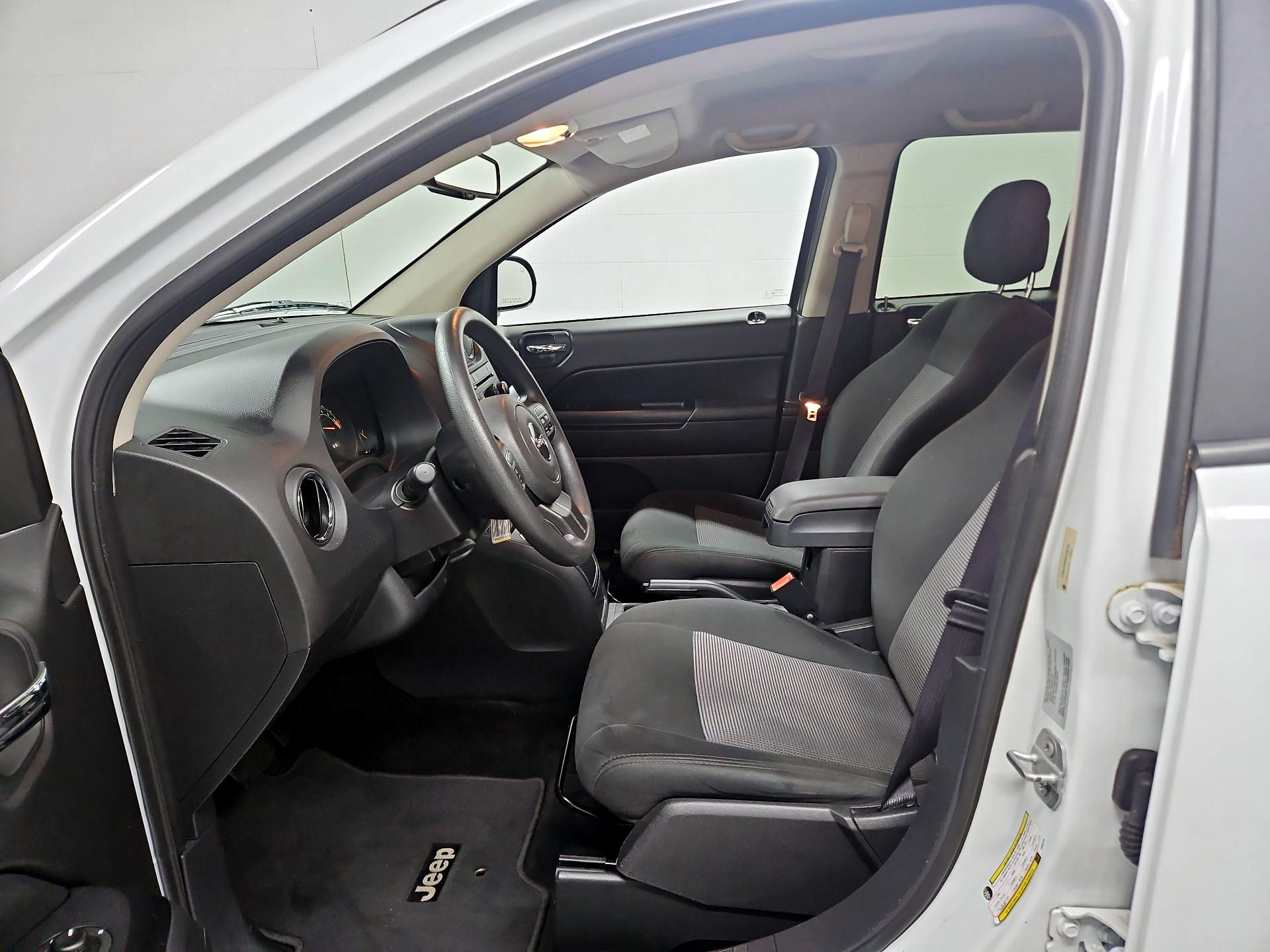 Thumbnail: 2016 Jeep Compass - 11