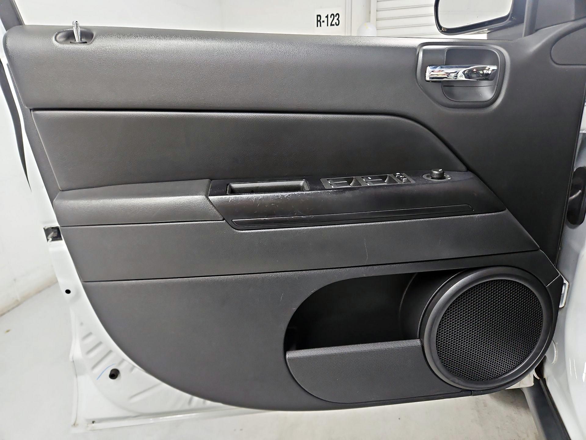 Thumbnail: 2016 Jeep Compass - 12