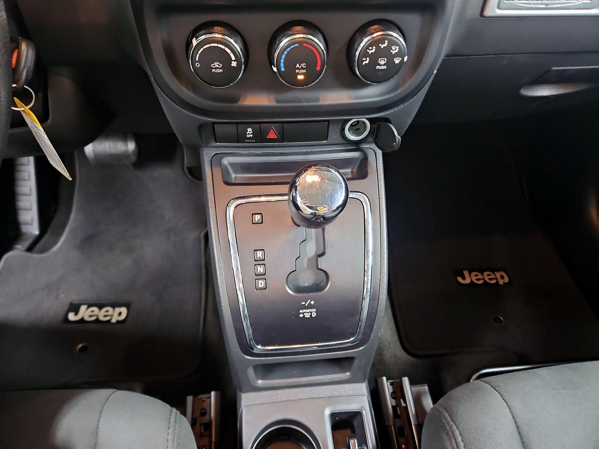 Thumbnail: 2016 Jeep Compass - 15