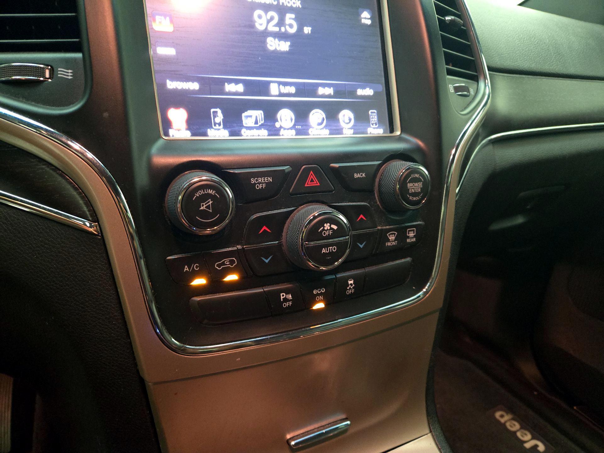 Thumbnail: 2014 Jeep Grand Cherokee - 17