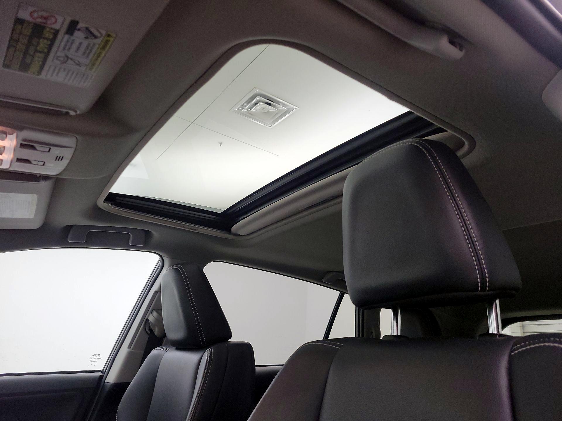 Thumbnail: 2015 Toyota RAV4 - 19