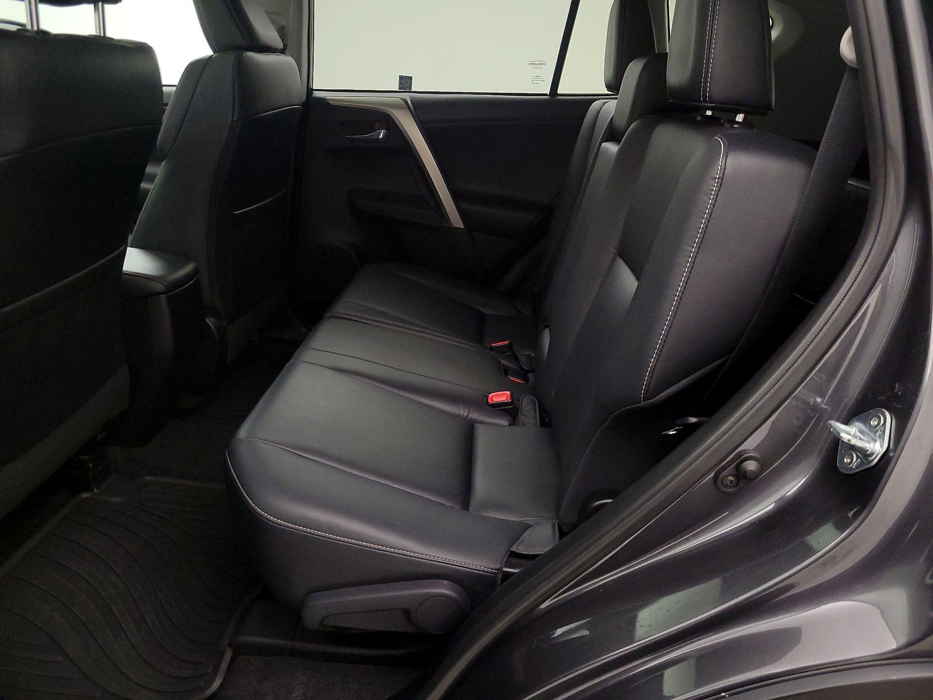 Thumbnail: 2015 Toyota RAV4 - 20