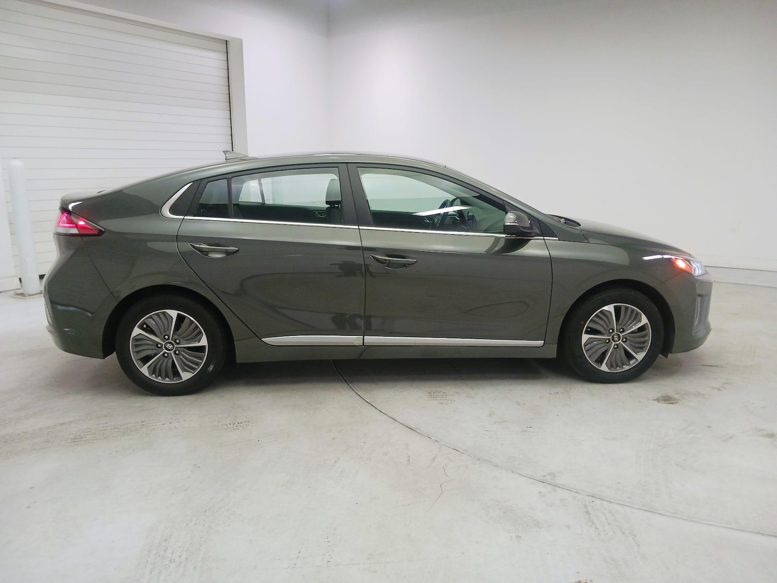 2021 Hyundai IONIQ SEL - Photo 4