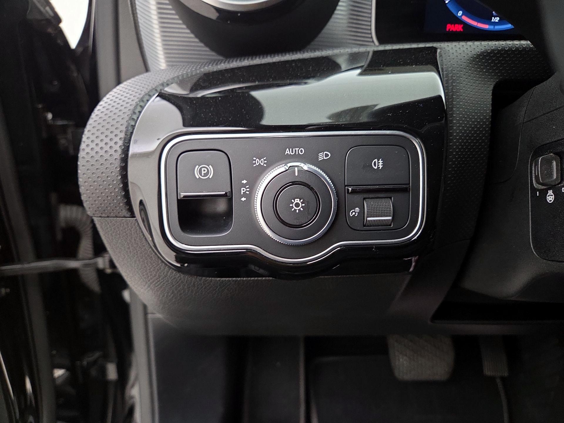 Thumbnail: 2020 Mercedes-Benz A-Class - 13
