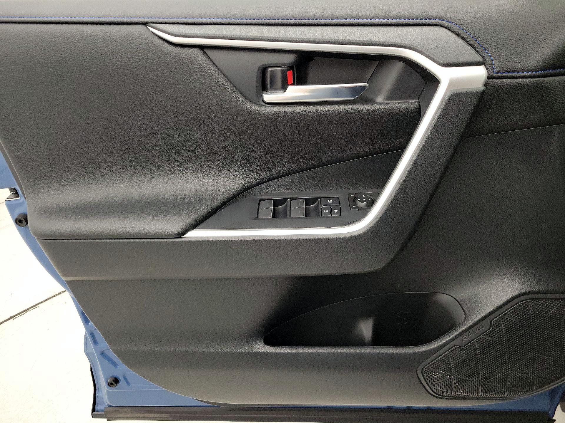 Thumbnail: 2023 Toyota RAV4 - 12